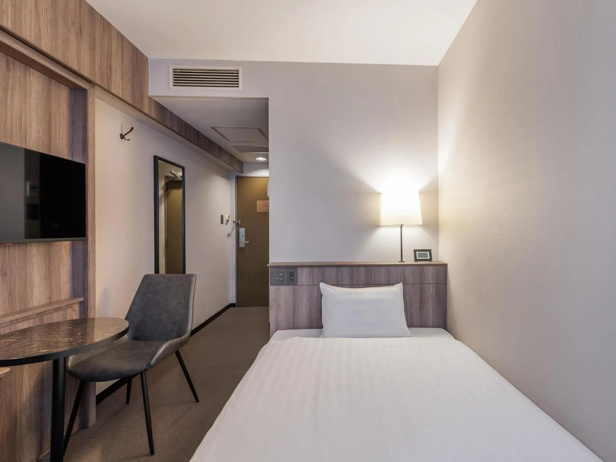 Photo of the whole room, Bed in Sunhotel Fukuyama