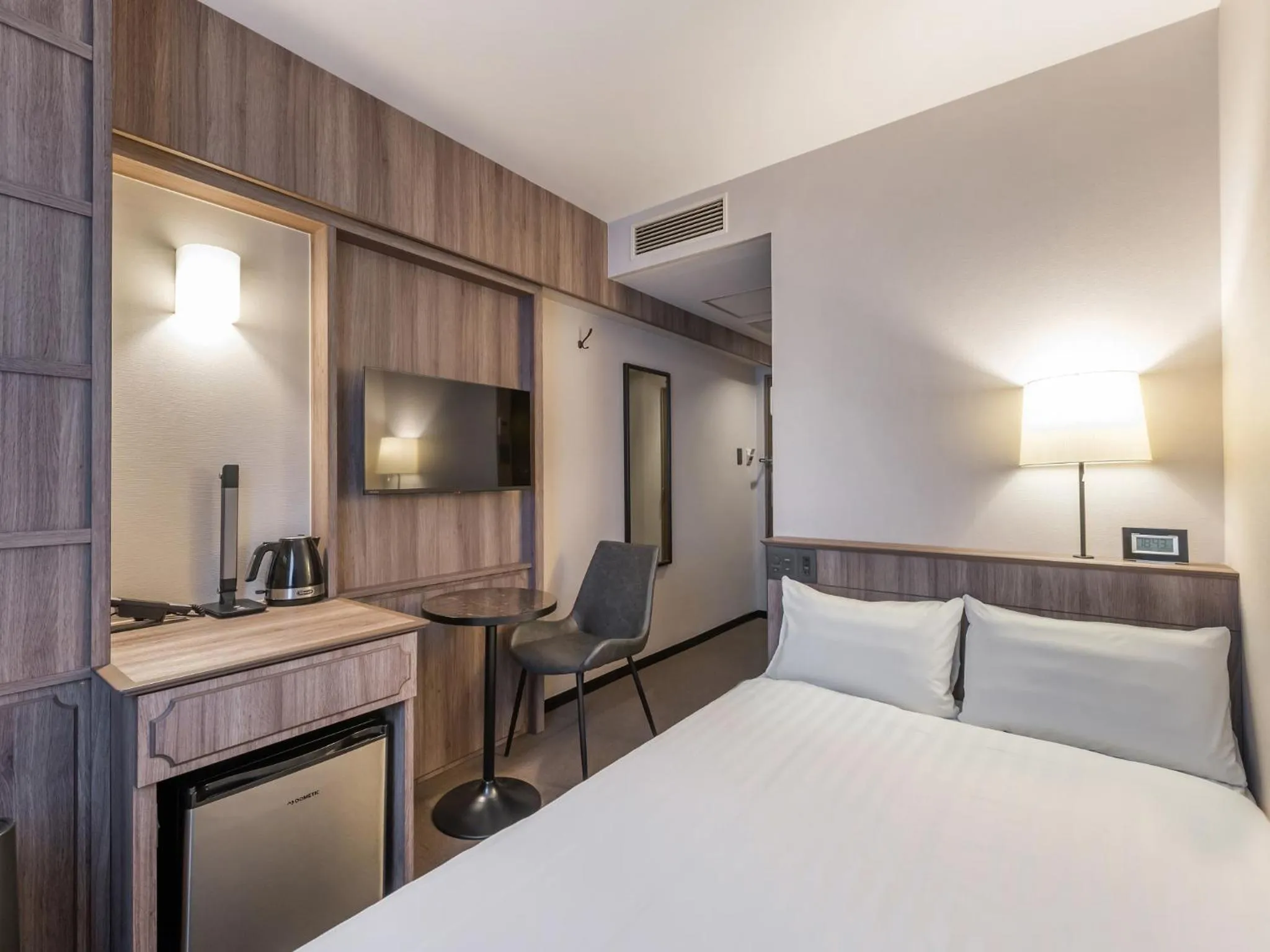 Photo of the whole room, Bed in Sunhotel Fukuyama