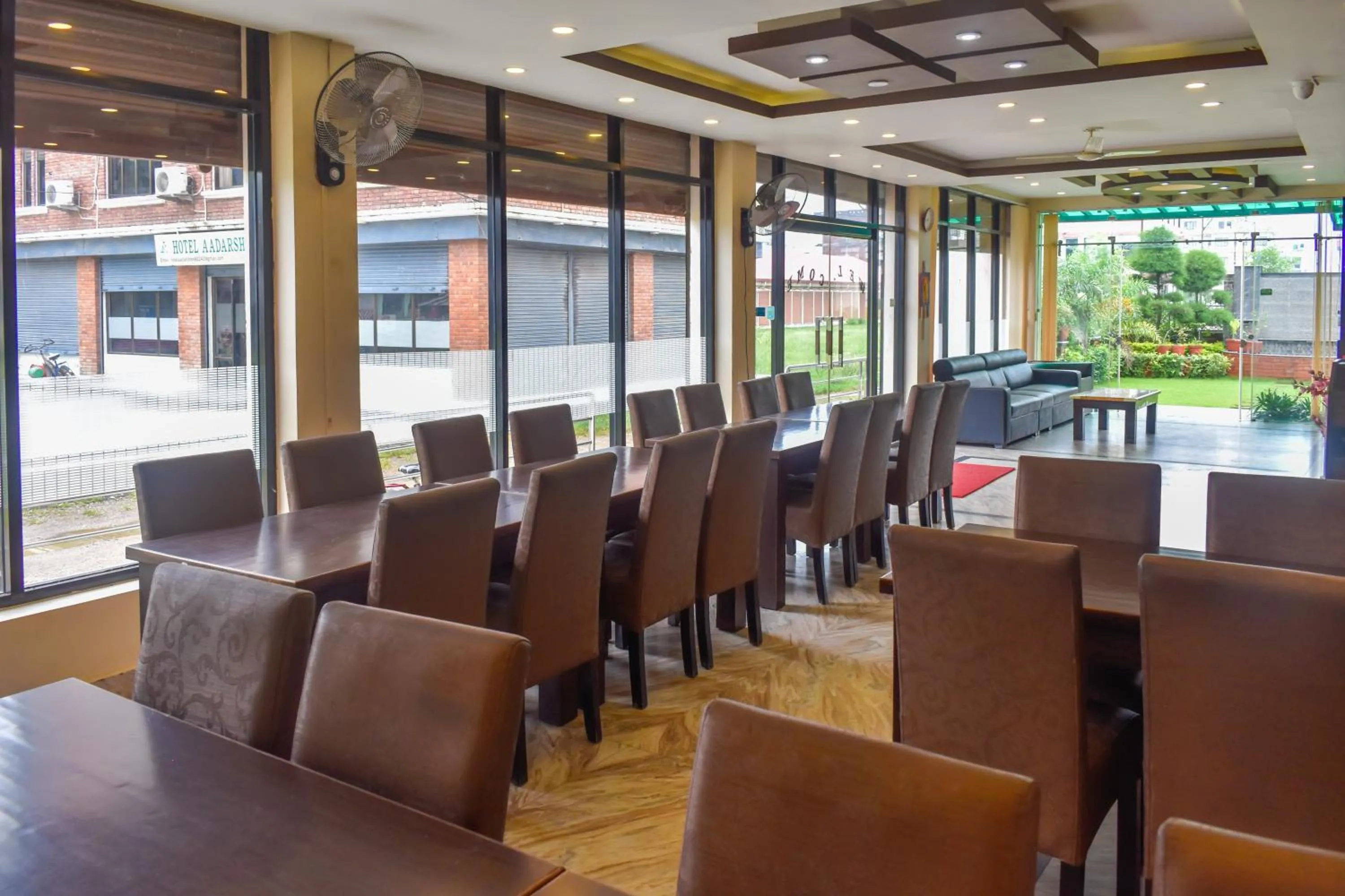 Restaurant/places to eat in Mirage Inn