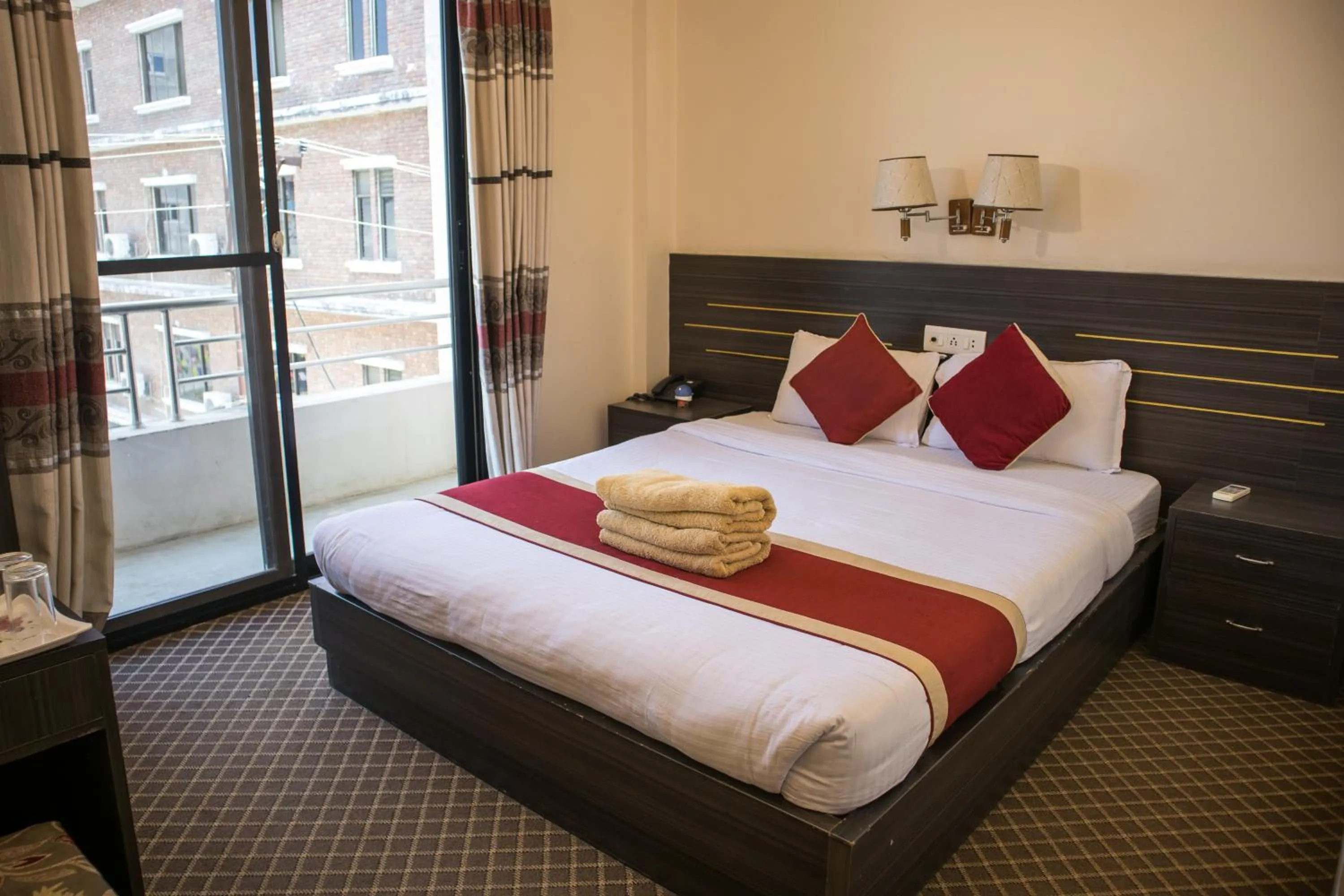 Nearby landmark, Bed in Mirage Inn