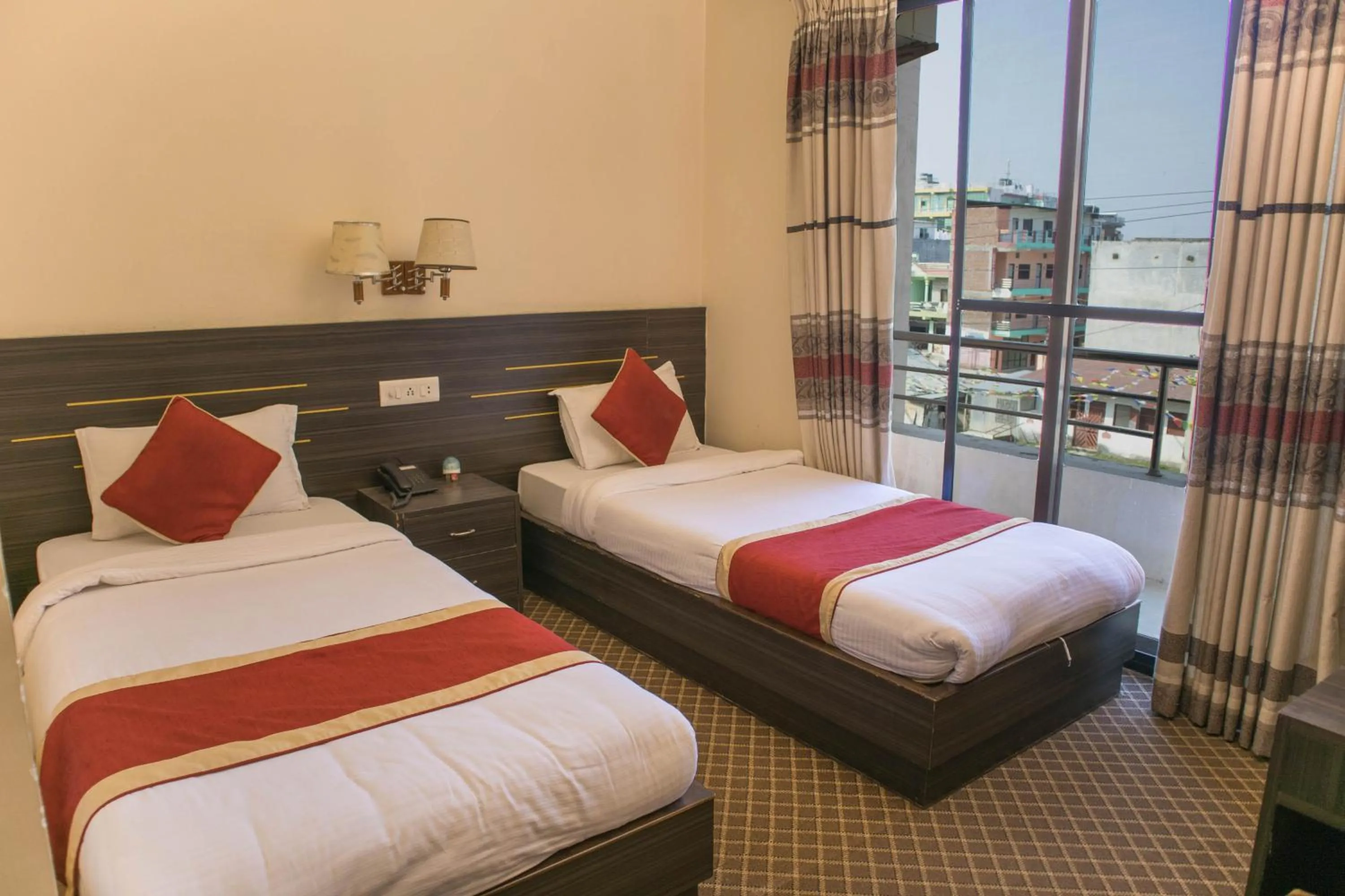 Nearby landmark, Bed in Mirage Inn