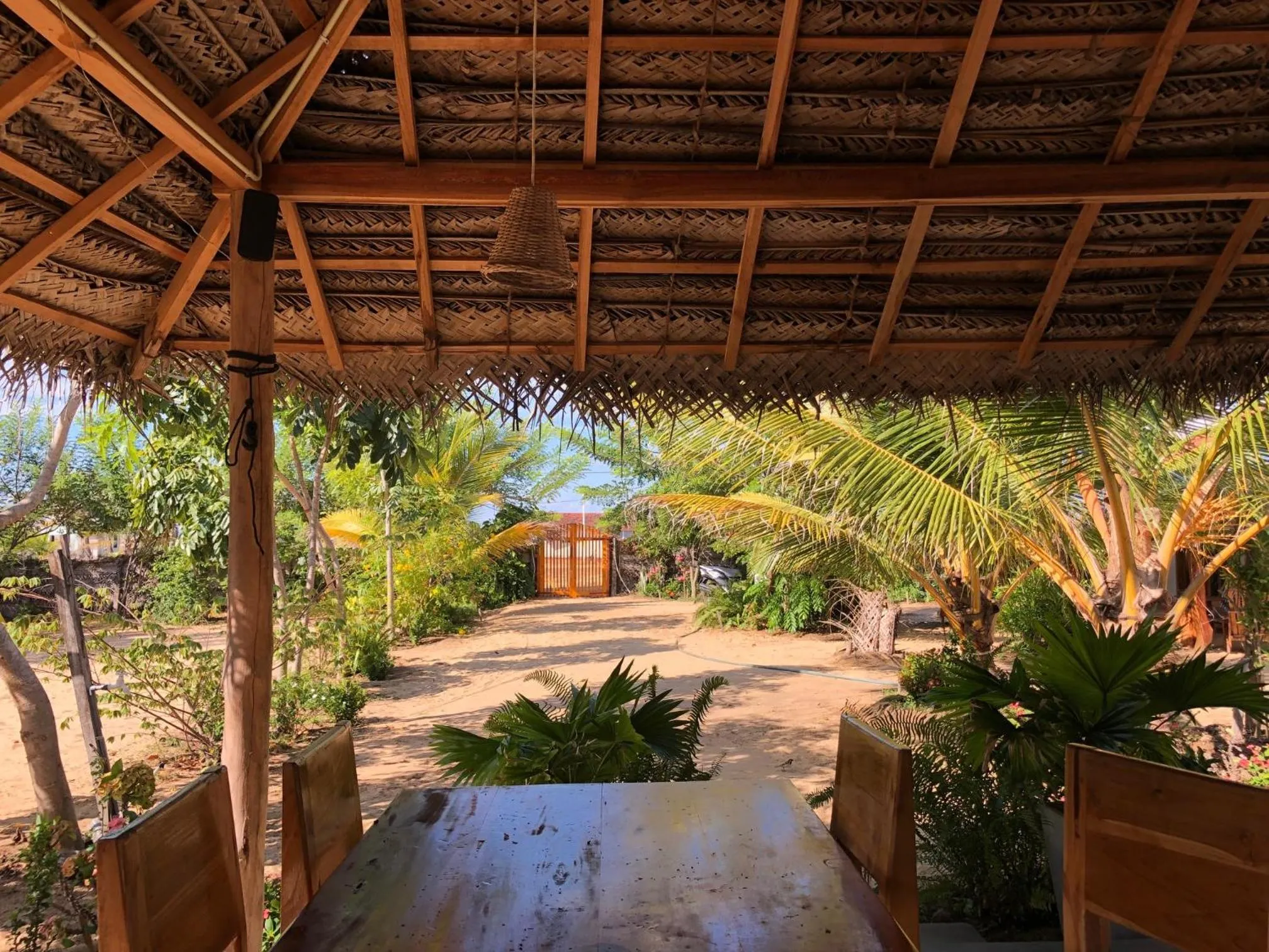 Restaurant/places to eat in Kadjan villa