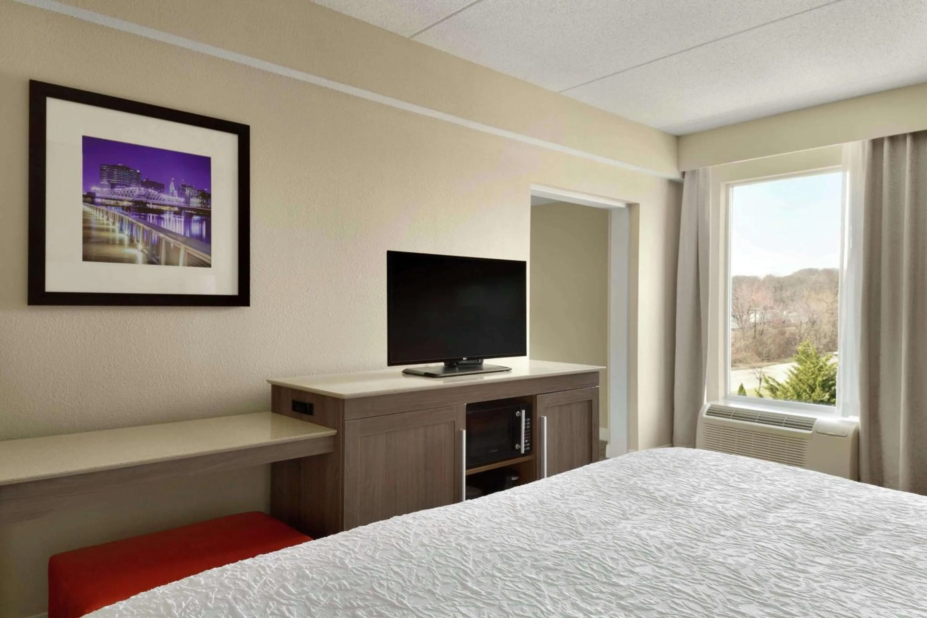 Bedroom, Bed in Hampton Inn Denville-Rockaway-Parsippany