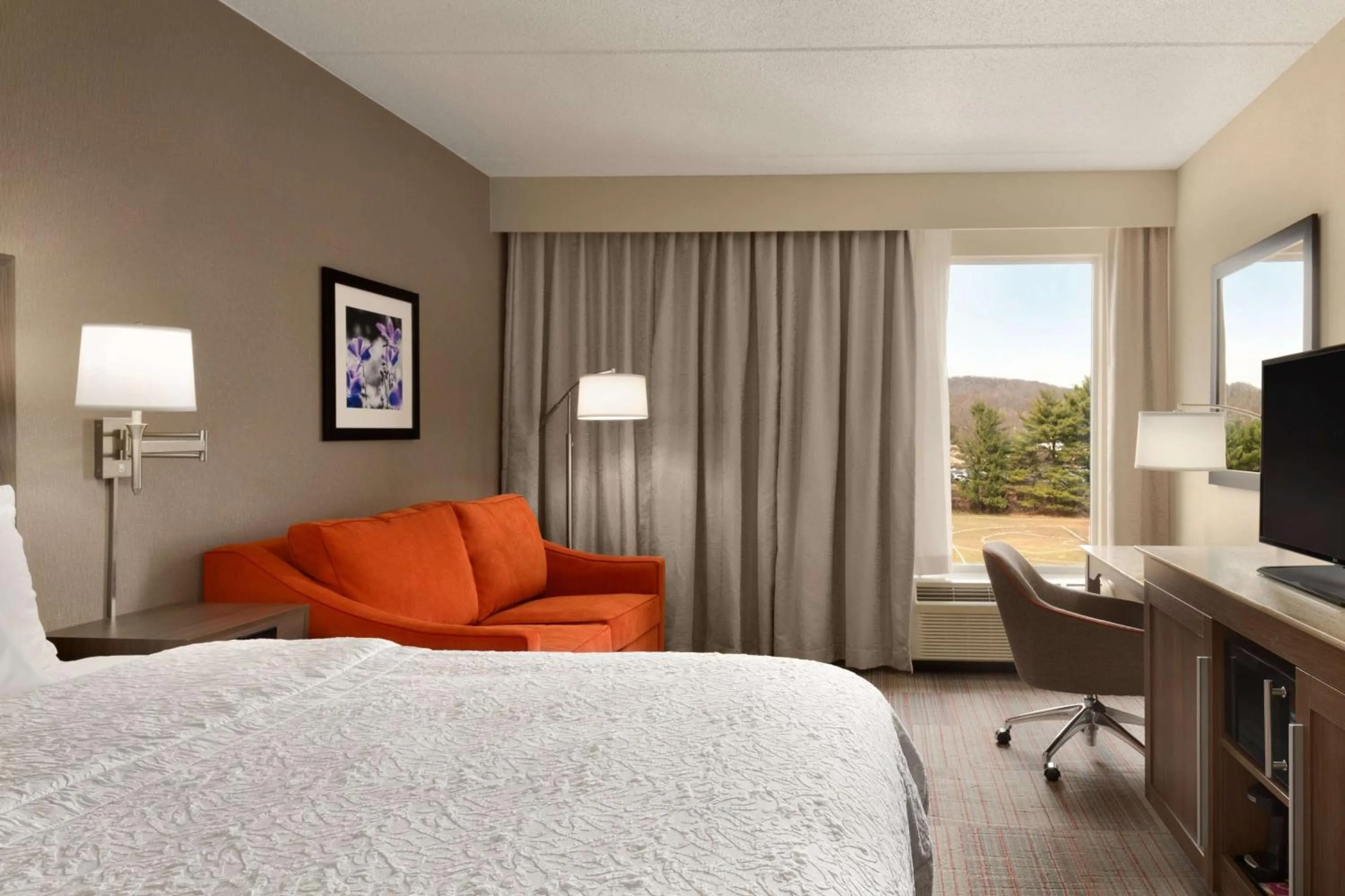 Bedroom, Bed in Hampton Inn Denville-Rockaway-Parsippany