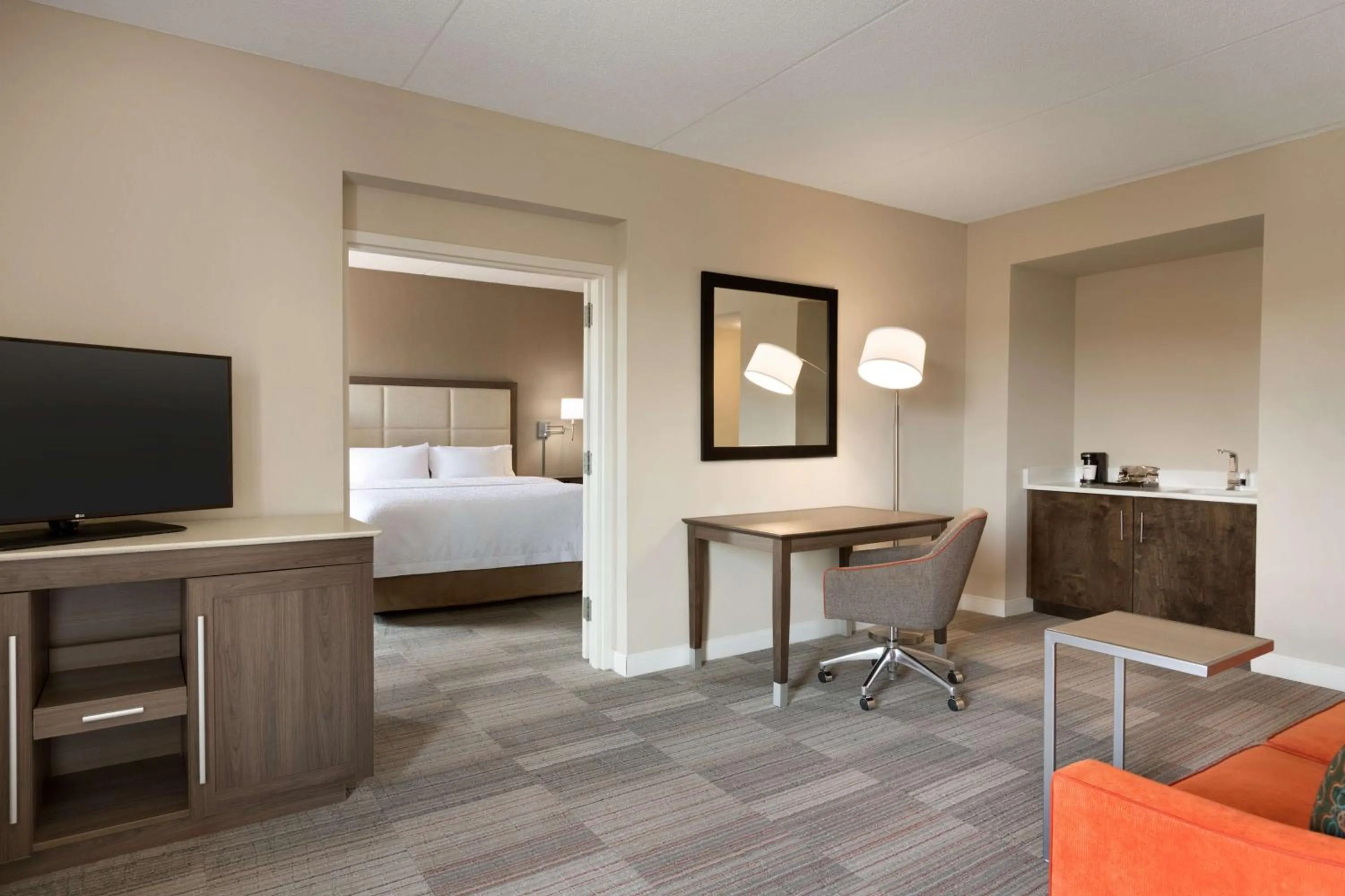 Bedroom, Bed in Hampton Inn Denville-Rockaway-Parsippany