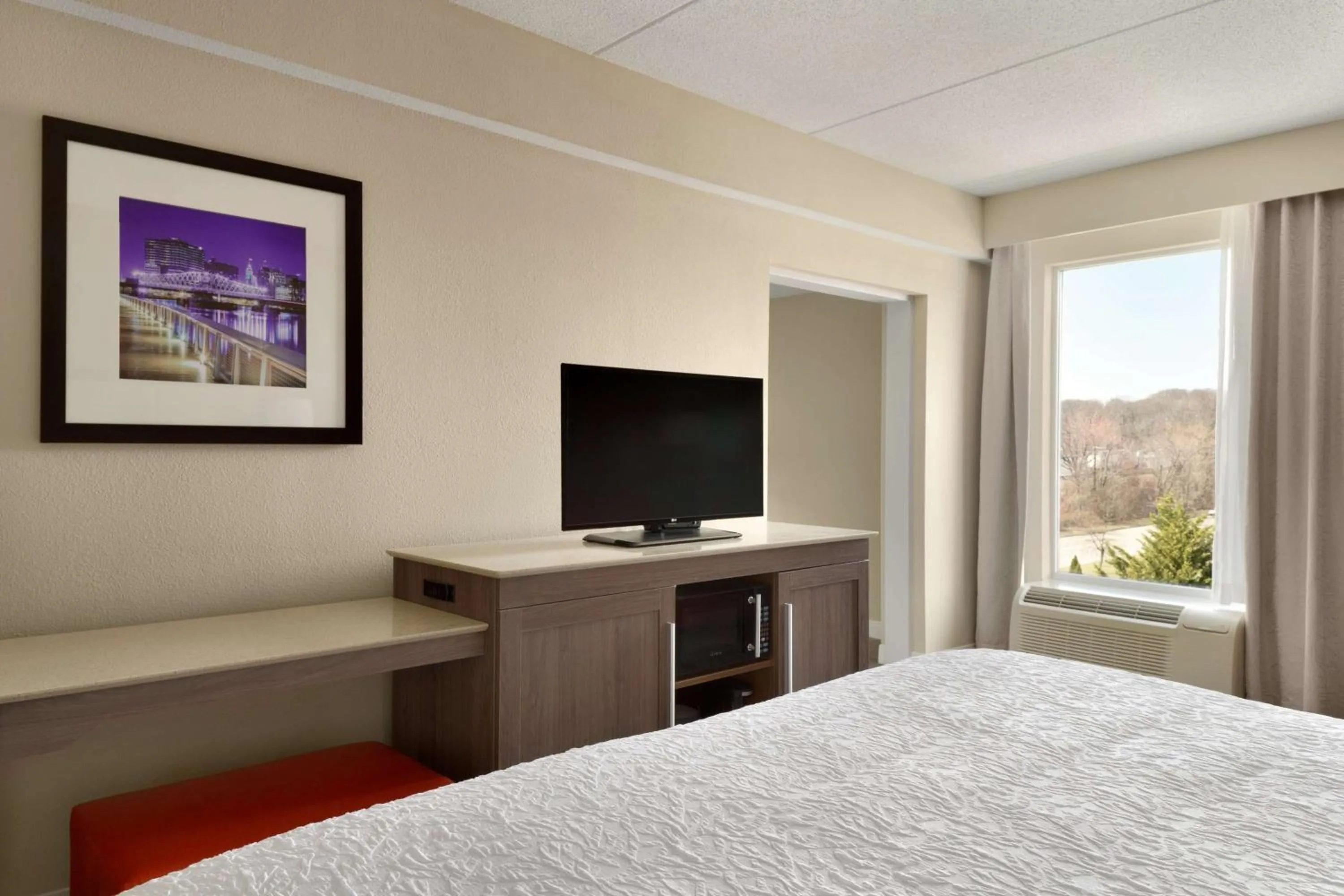Bedroom, Bed in Hampton Inn Denville-Rockaway-Parsippany