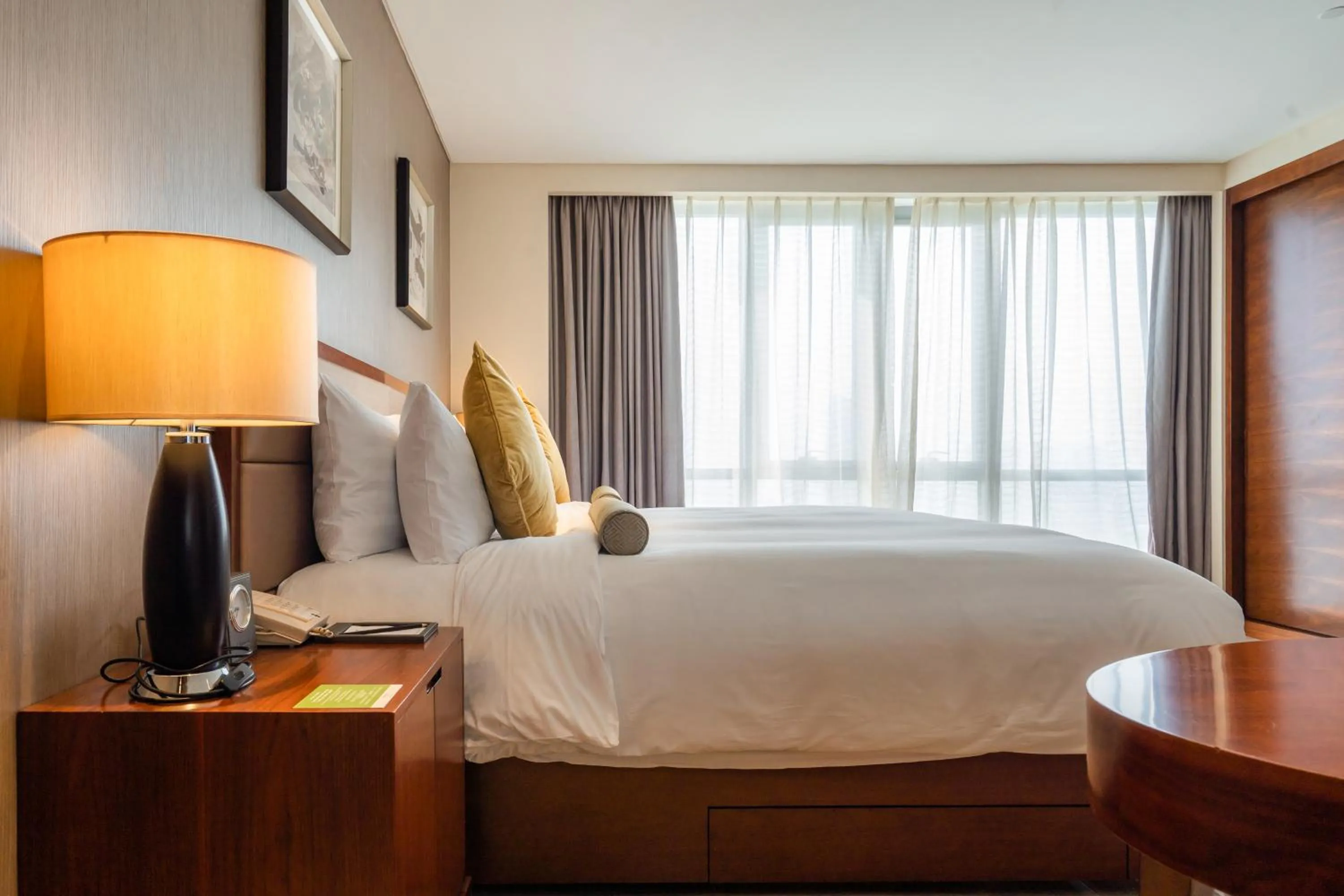 Bed in Oakwood Hotel & Residence Suzhou