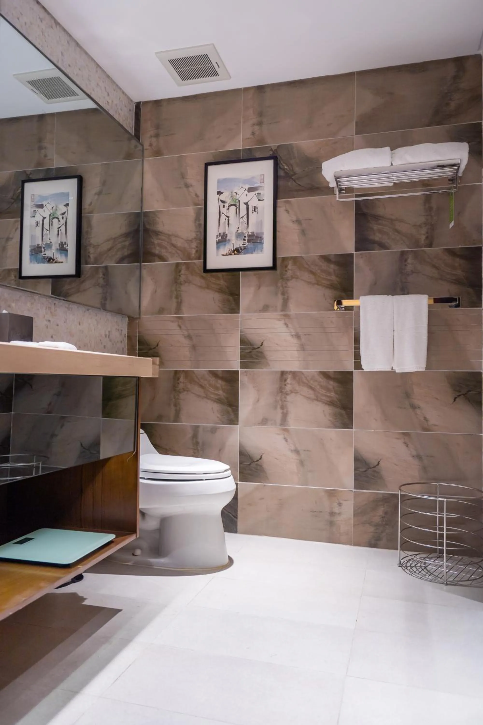 Toilet in Oakwood Hotel & Residence Suzhou