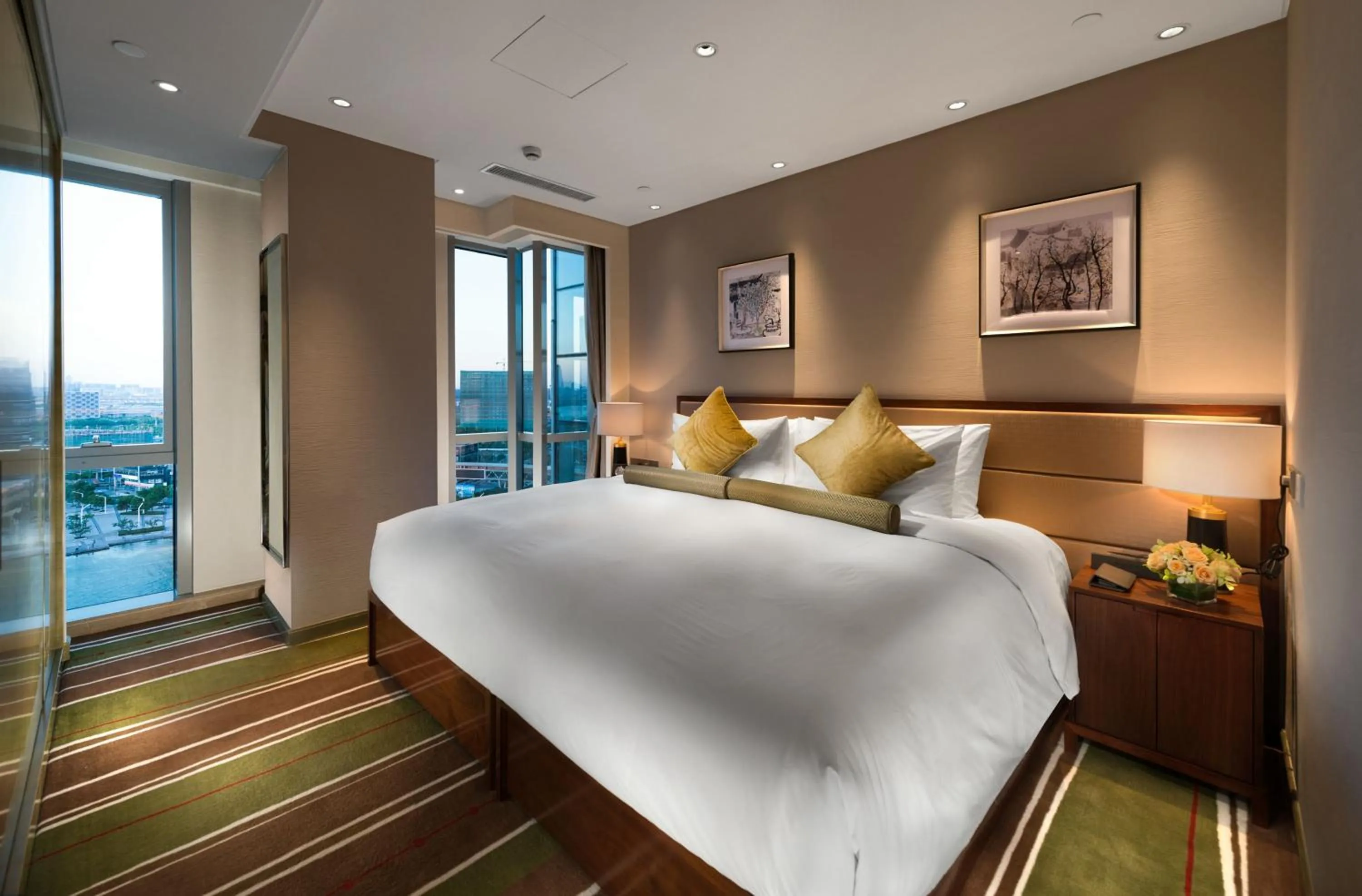 Bed in Oakwood Hotel & Residence Suzhou