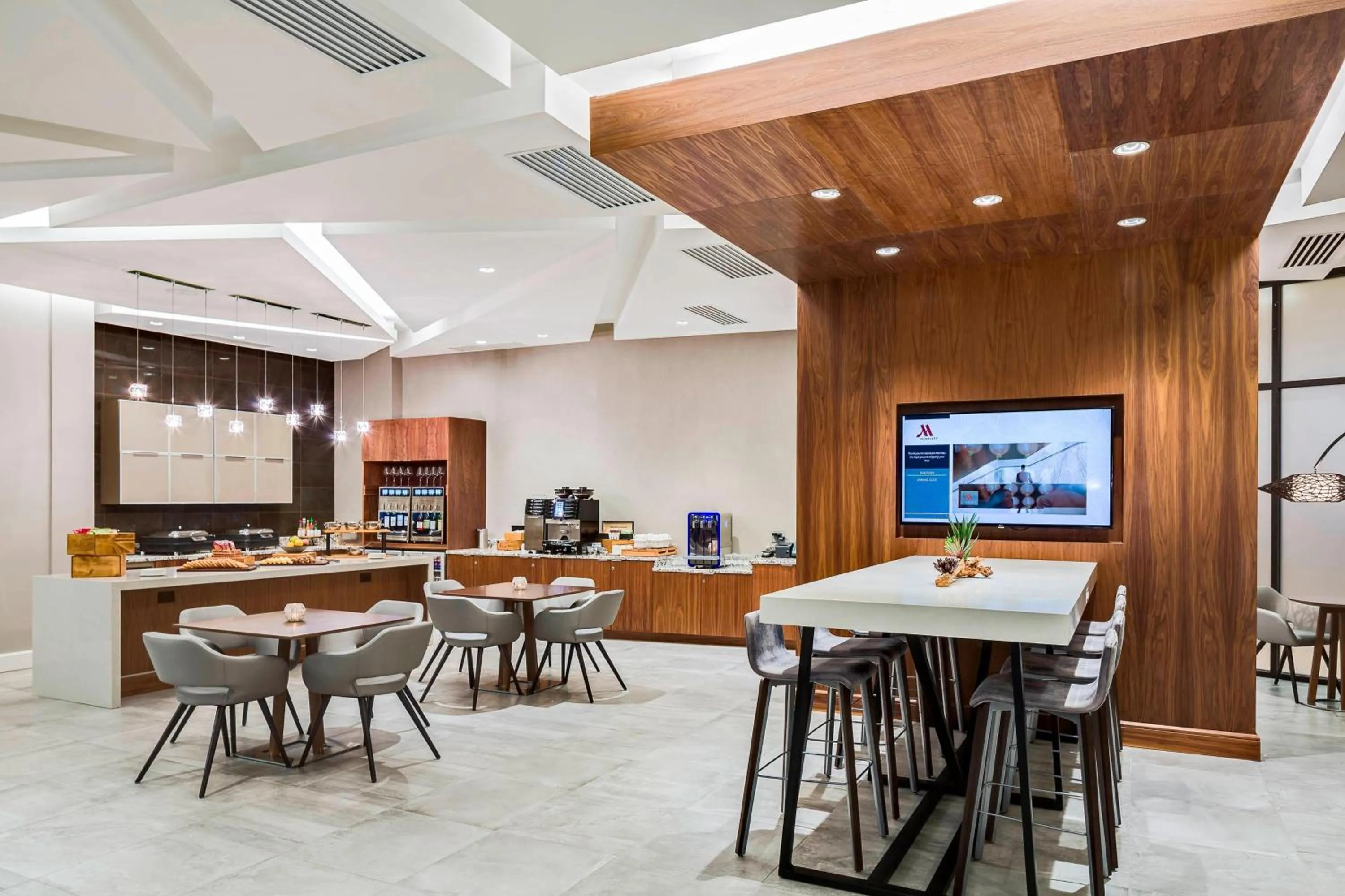 Lounge or bar in North Charleston Marriott