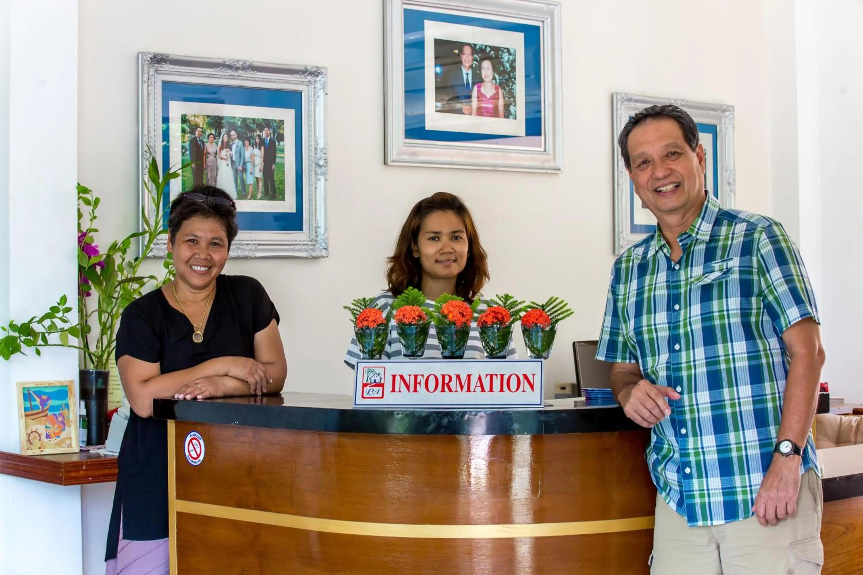 Staff in Aumpai Luxury