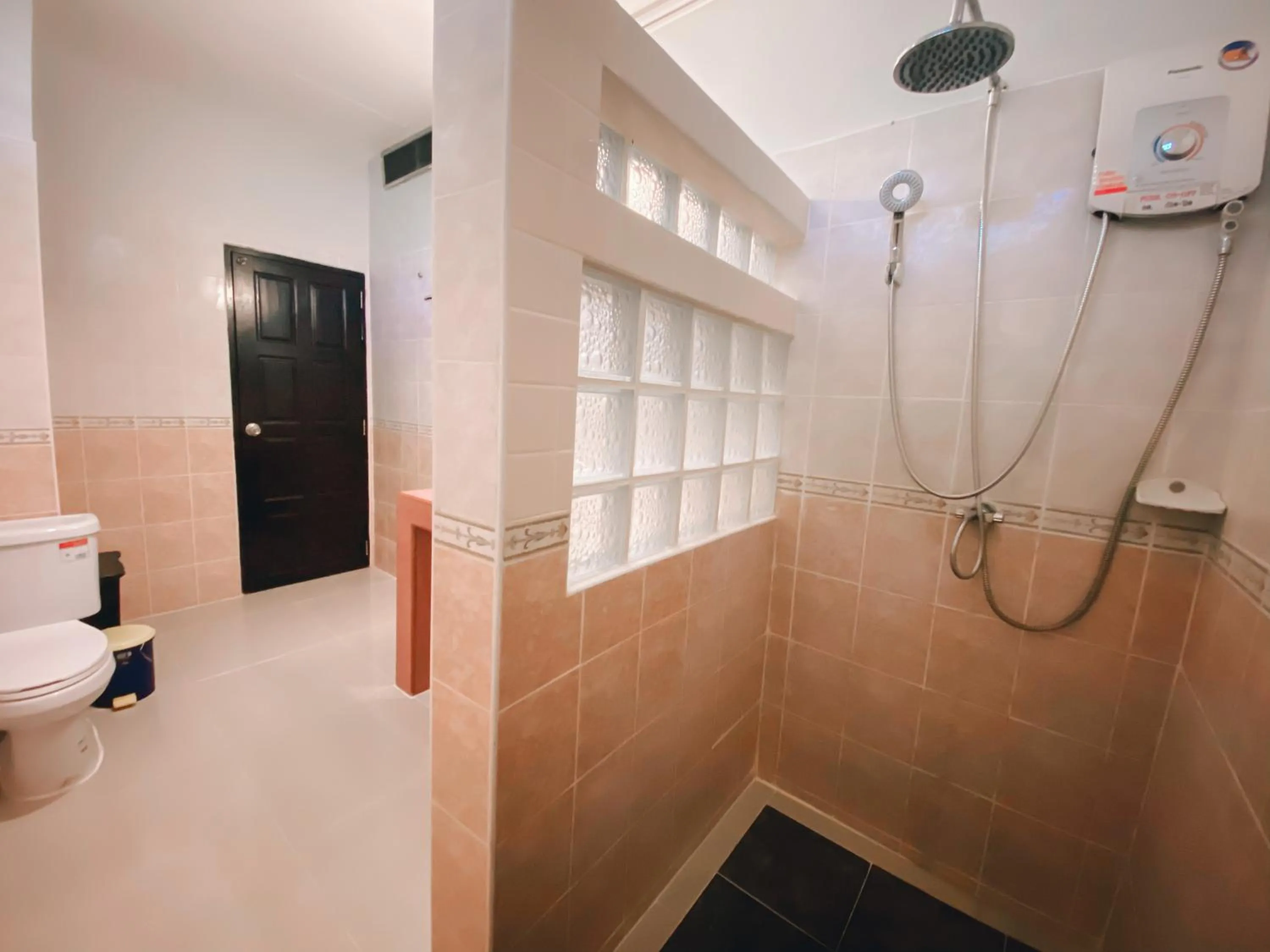 Shower in Aumpai Luxury
