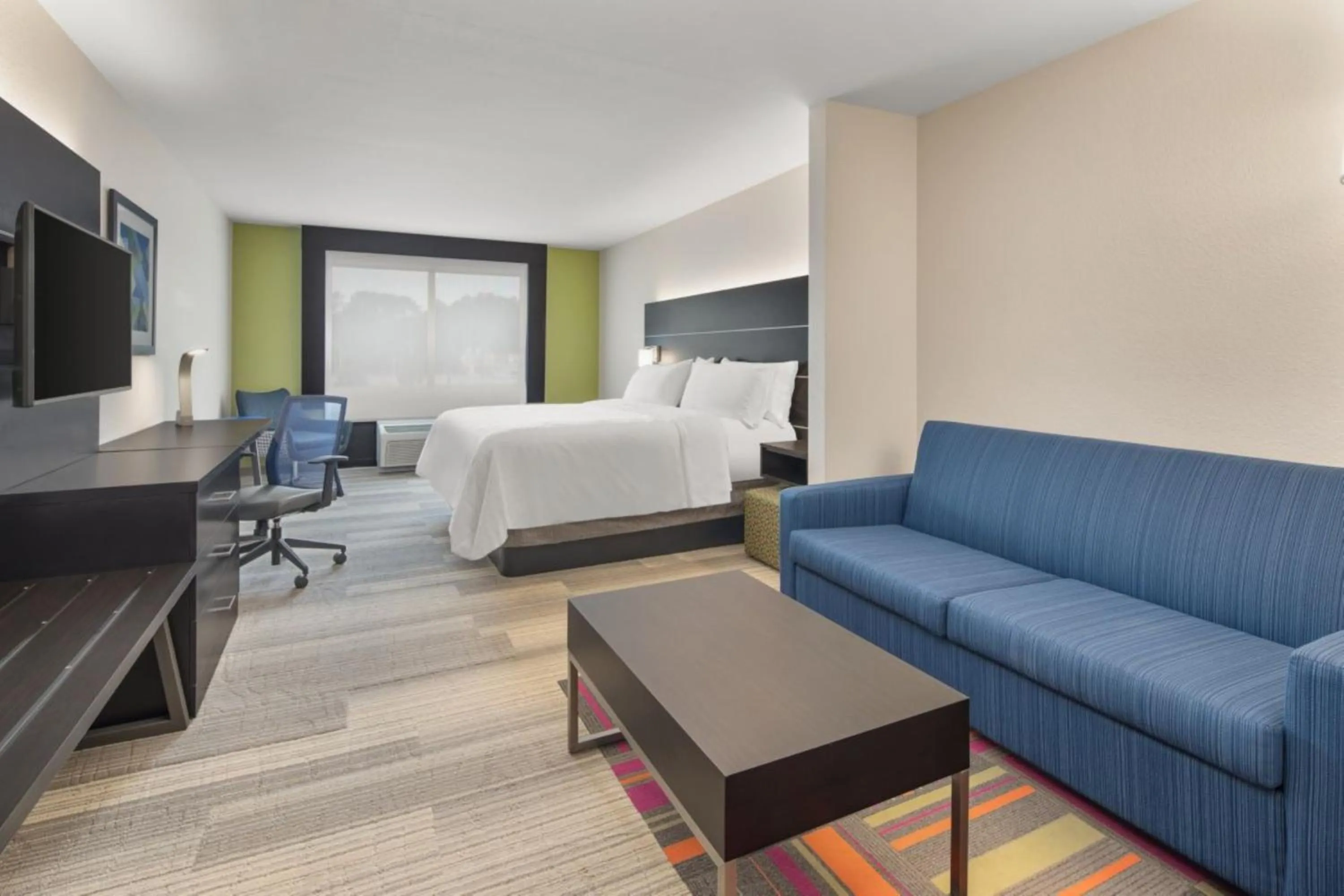 Photo of the whole room, Bed in Holiday Inn Express & Suites Pembroke Pines-Sheridan St by IHG