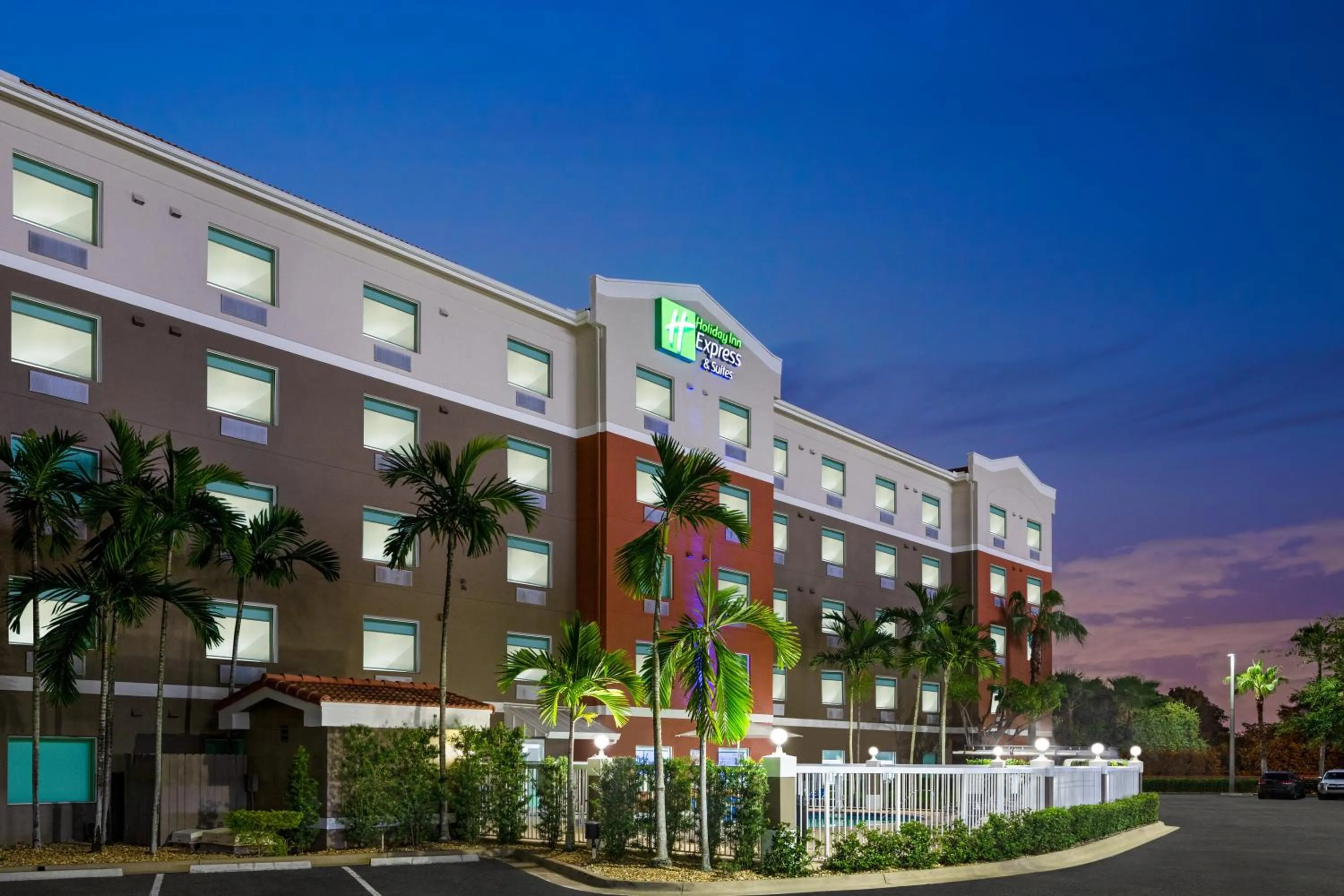 Property building in Holiday Inn Express & Suites Pembroke Pines-Sheridan St by IHG
