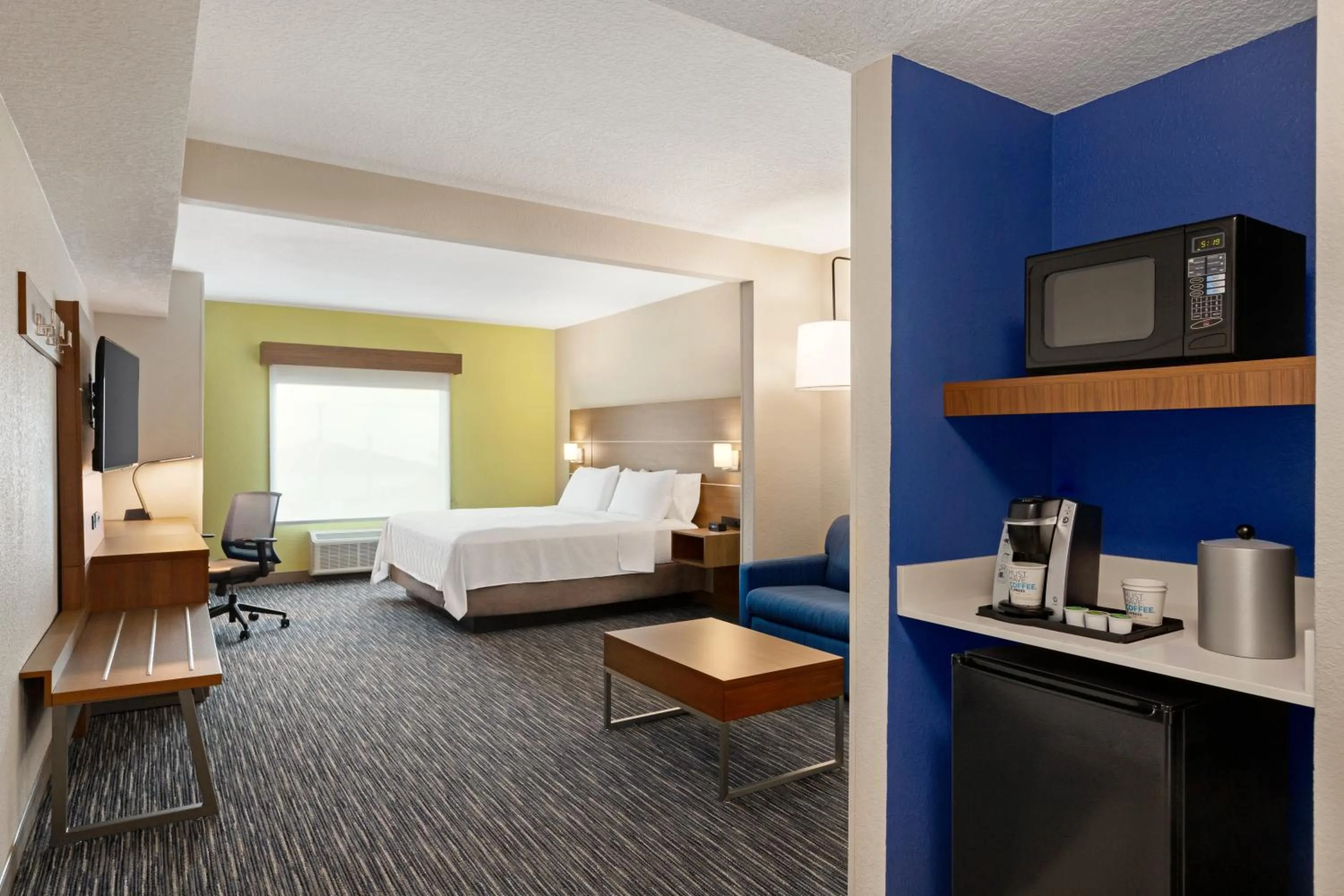 Photo of the whole room, Bed in Holiday Inn Express & Suites Pembroke Pines-Sheridan St by IHG