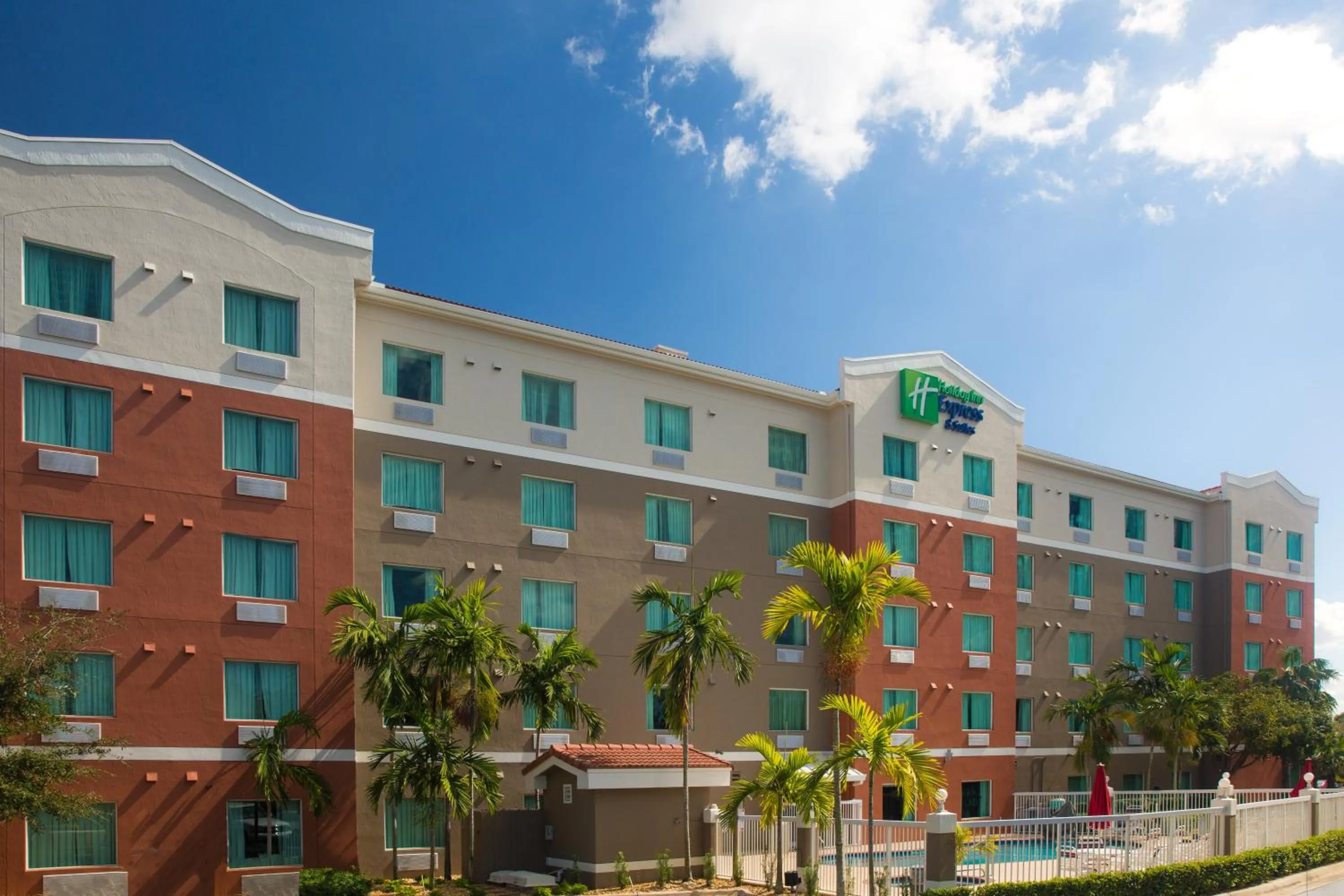 Property building in Holiday Inn Express & Suites Pembroke Pines-Sheridan St by IHG