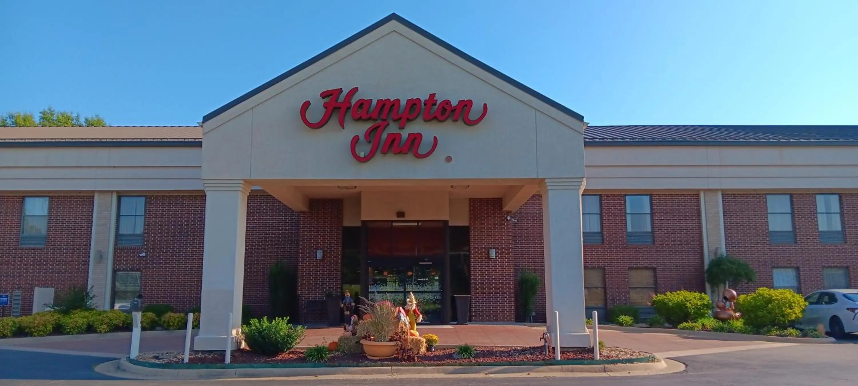 Property building in Hampton Inn by Hilton Clarksville