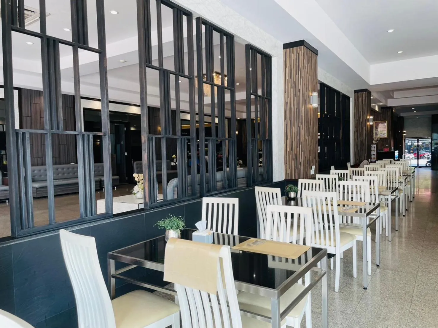 Restaurant/places to eat in The Grand Day Night