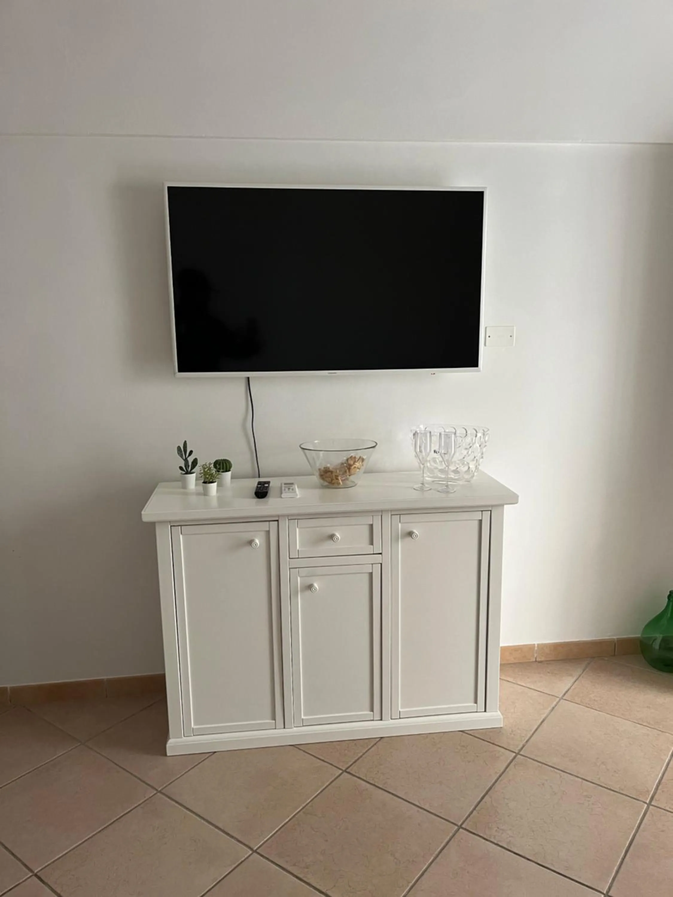 TV and multimedia in Ostuni 21mq Suite Homes