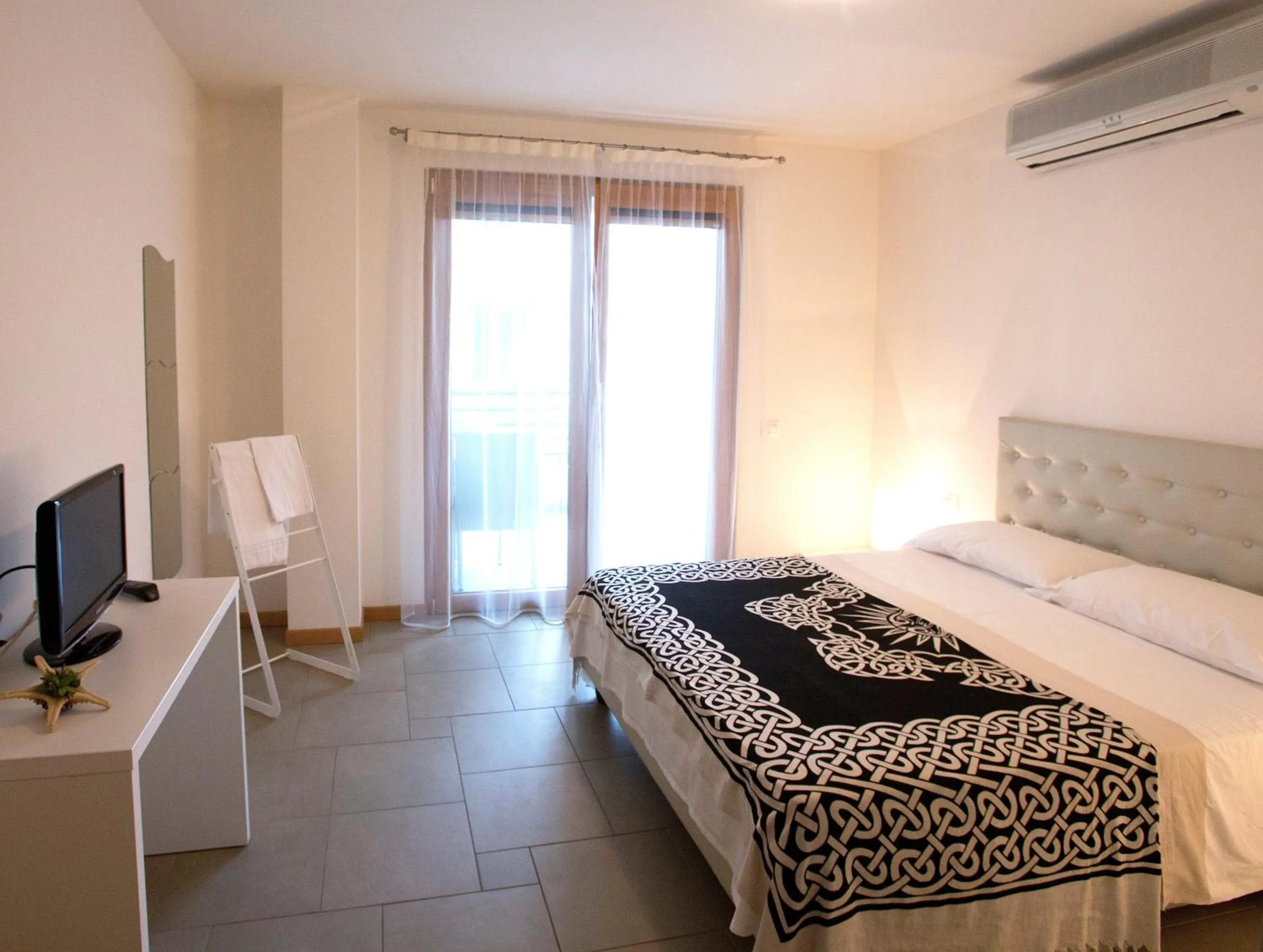 Bed in Lacroma Aparthotel