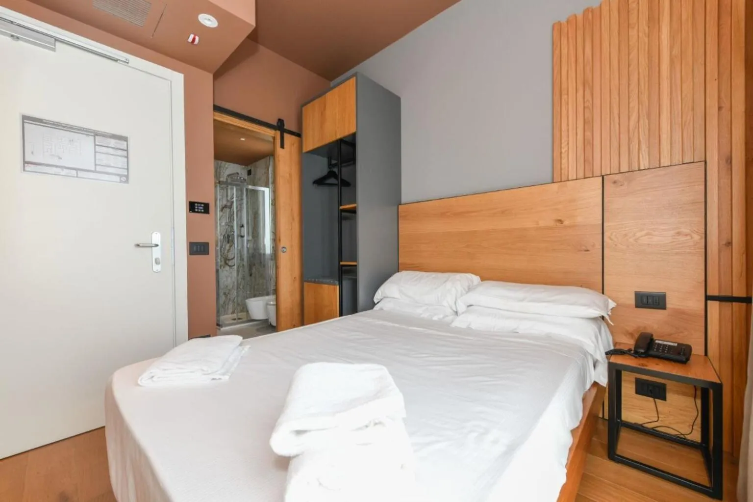 Bed in Best Western Hotel Arya