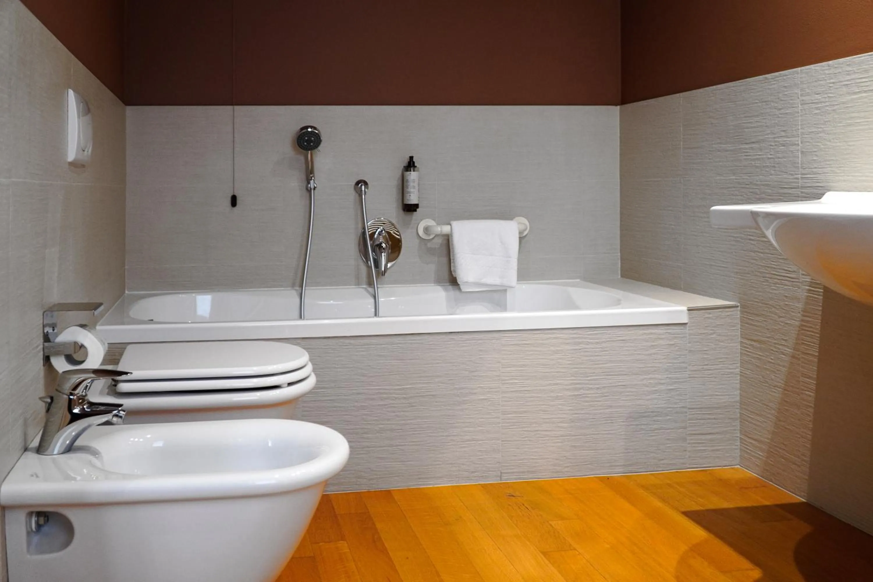 Bath in Best Western Hotel Arya