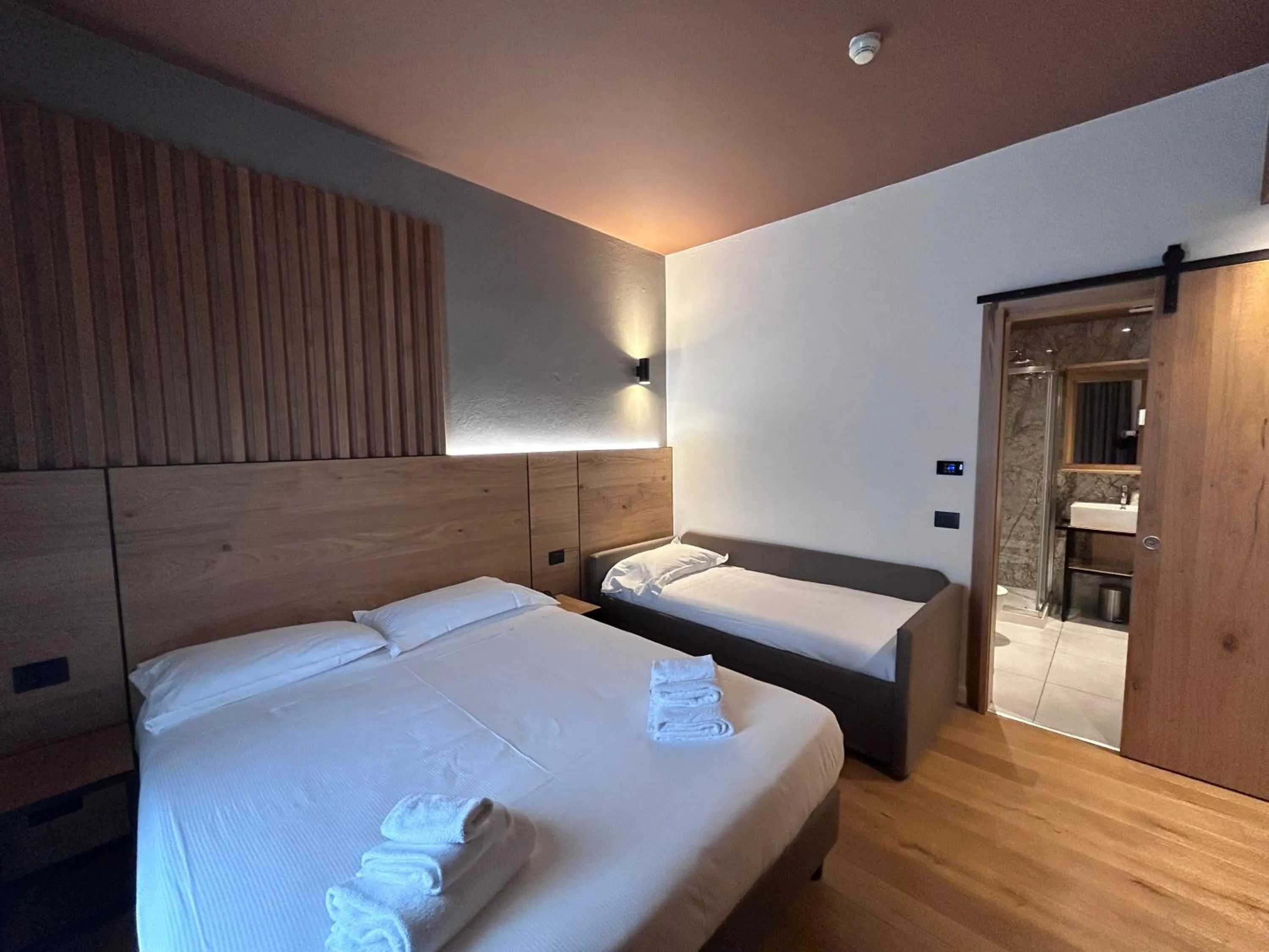 Bed in Best Western Hotel Arya