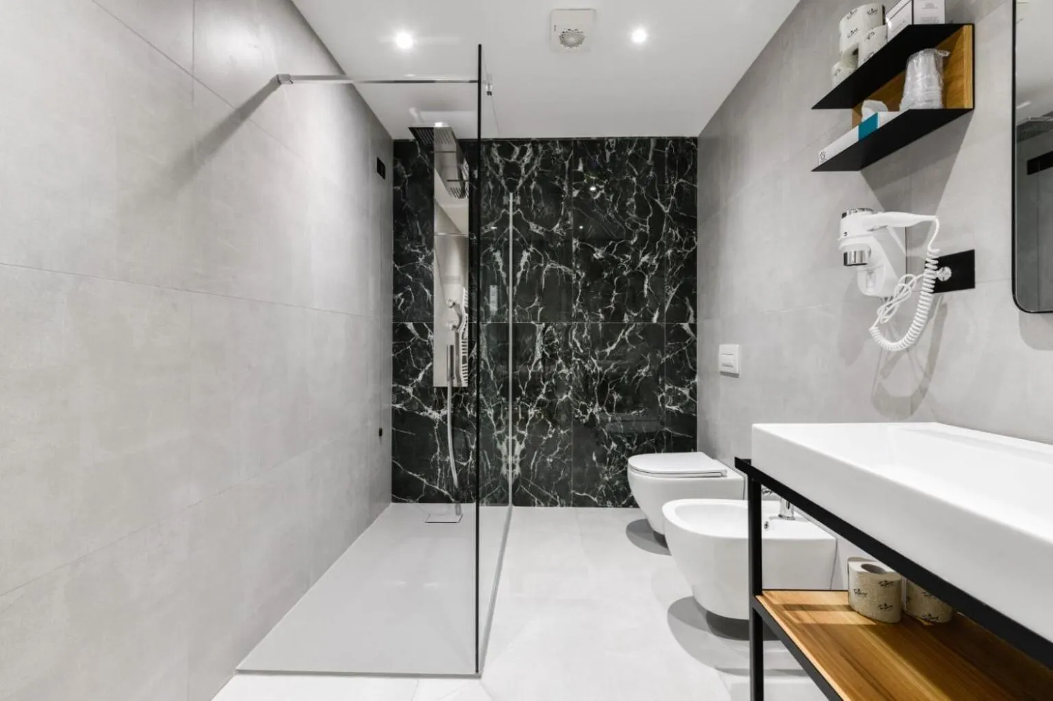 Shower in Best Western Hotel Arya