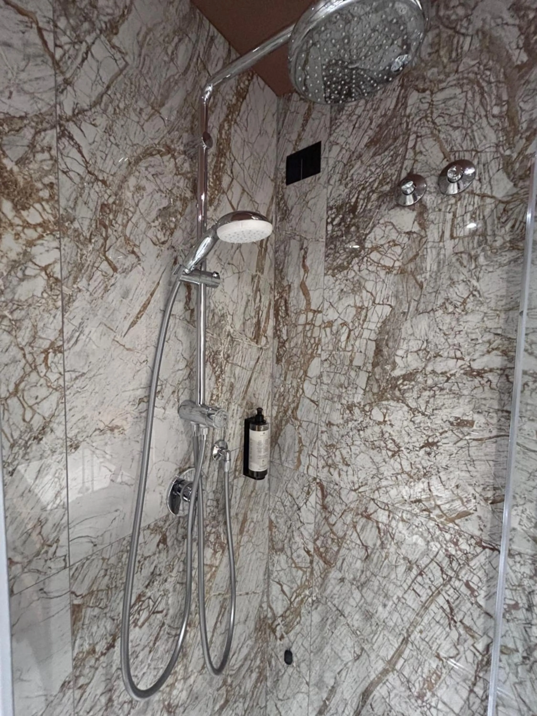 Shower in Best Western Hotel Arya