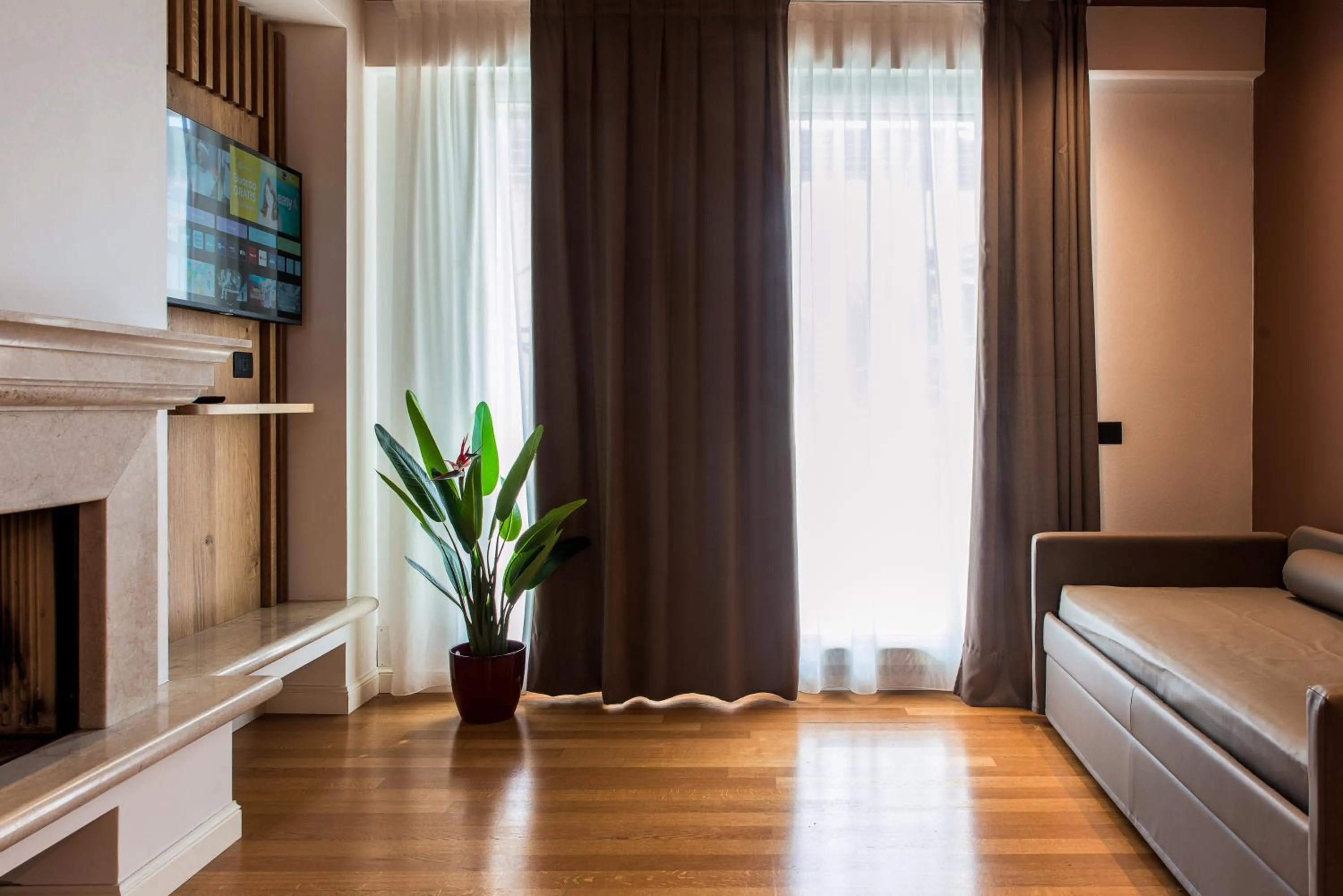 Communal lounge/ TV room, Bed in Best Western Hotel Arya