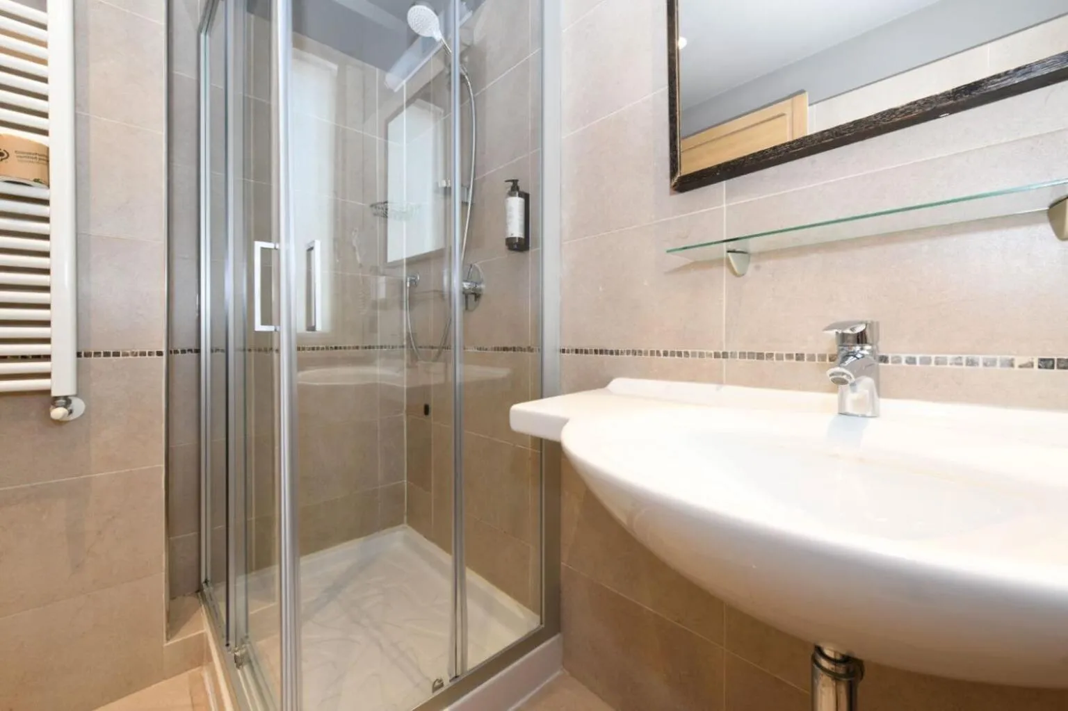 Shower in Best Western Hotel Arya