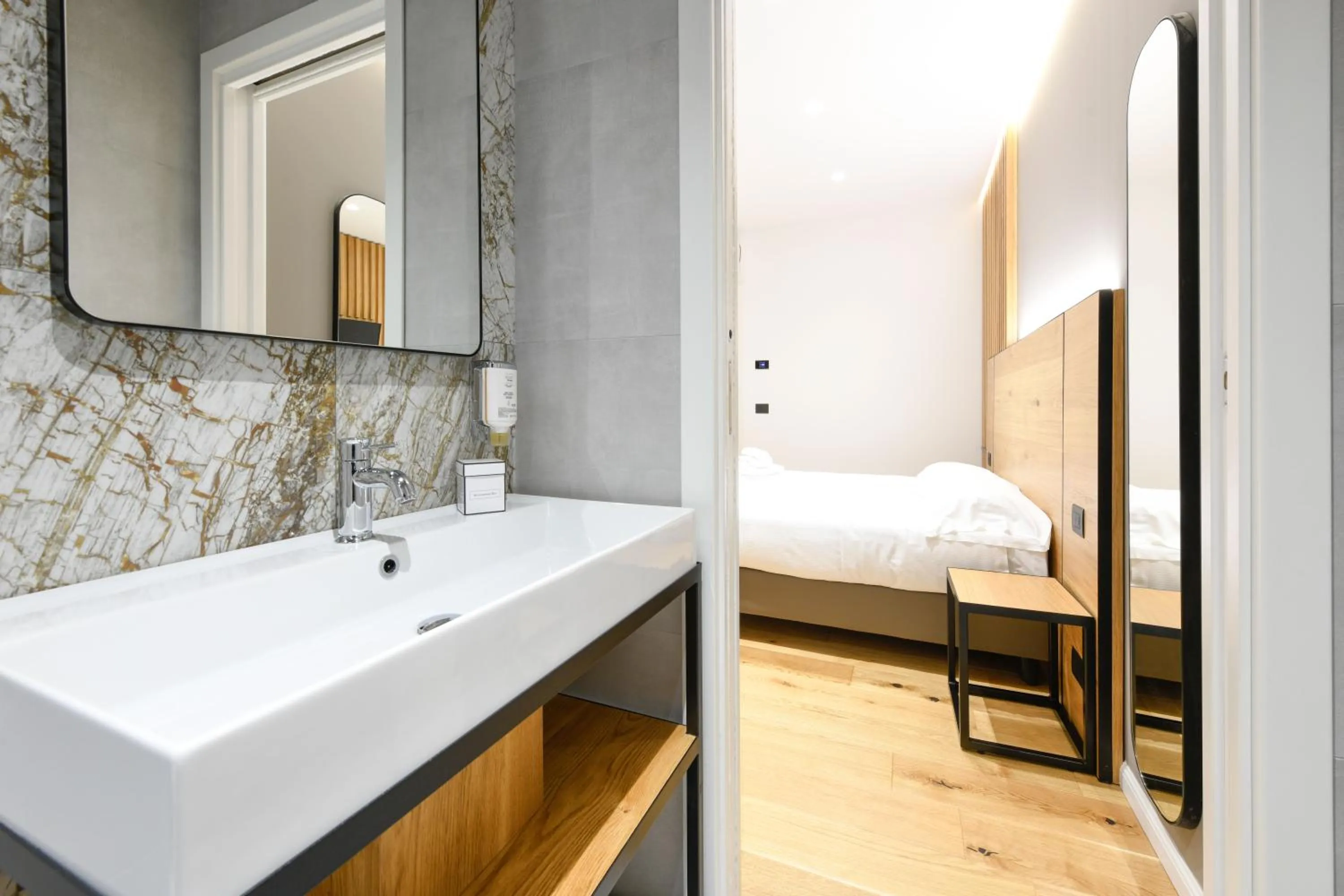 Bathroom, Bed in Best Western Hotel Arya