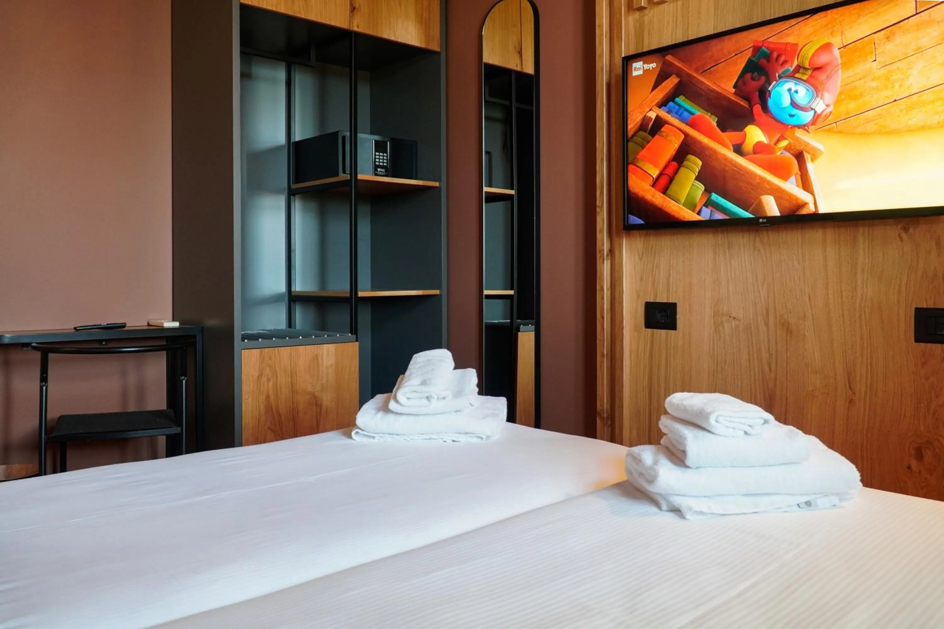 Bed in Best Western Hotel Arya