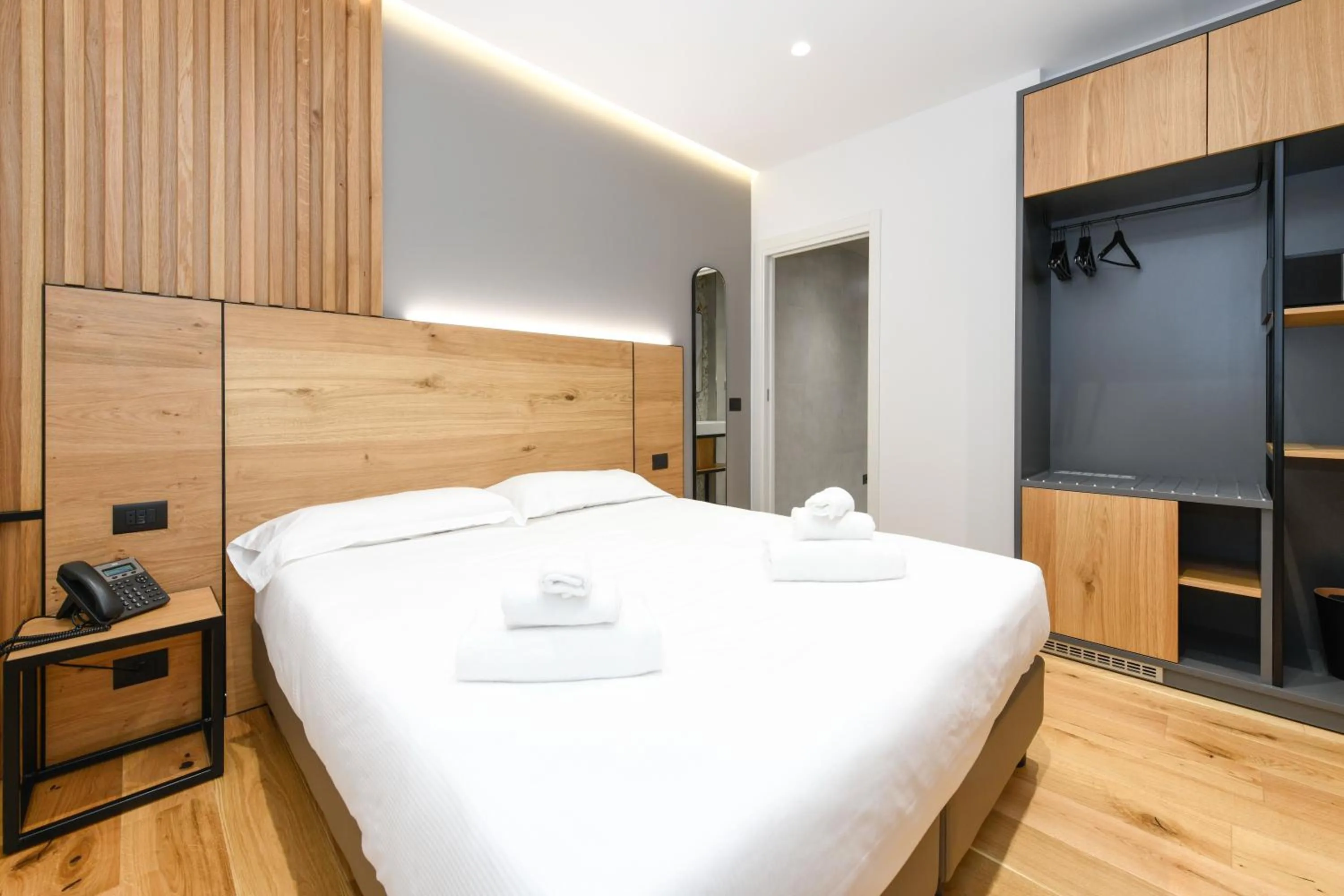 Bed in Best Western Hotel Arya