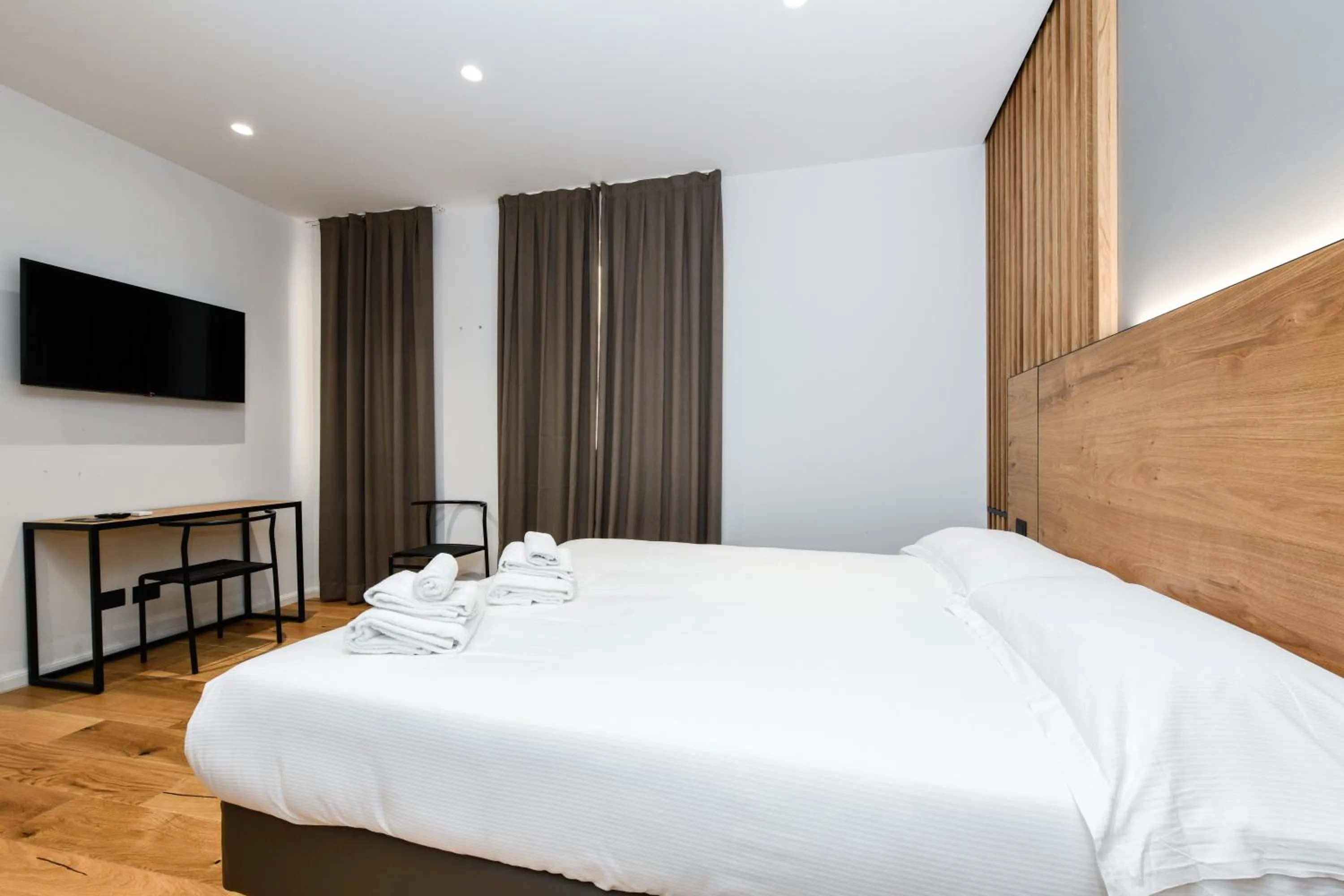 Bed in Best Western Hotel Arya