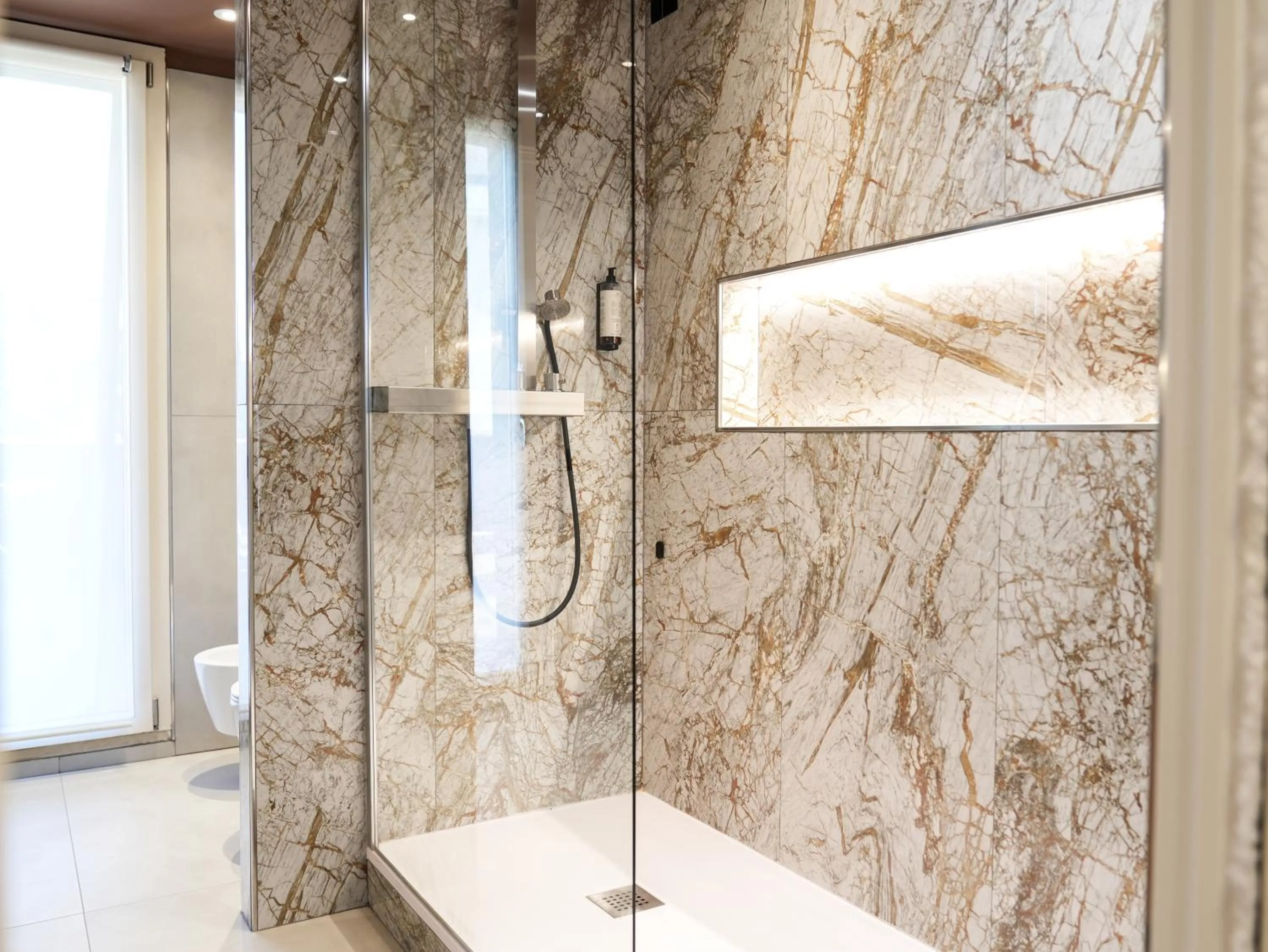 Shower in Best Western Hotel Arya