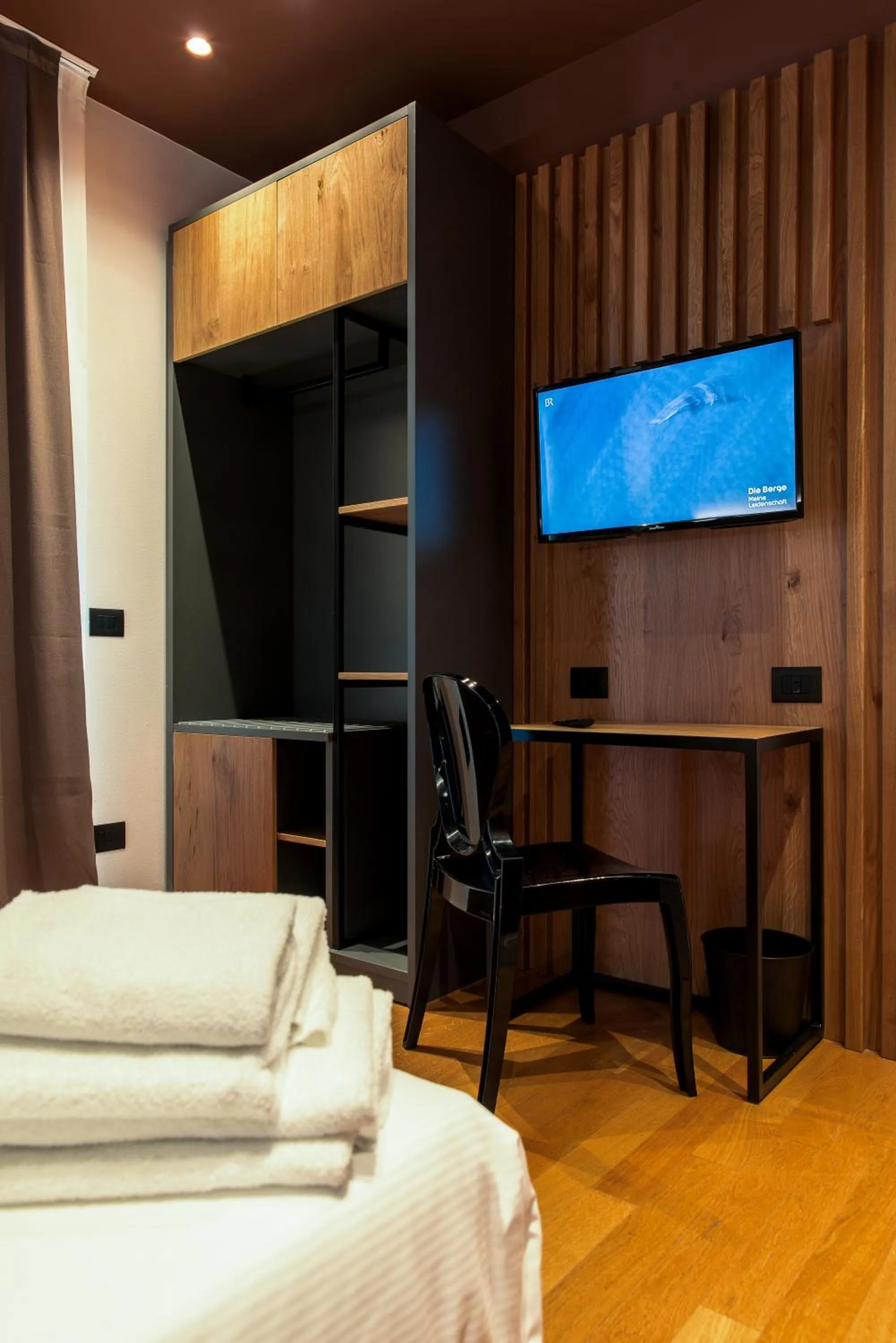 Bed in Best Western Hotel Arya