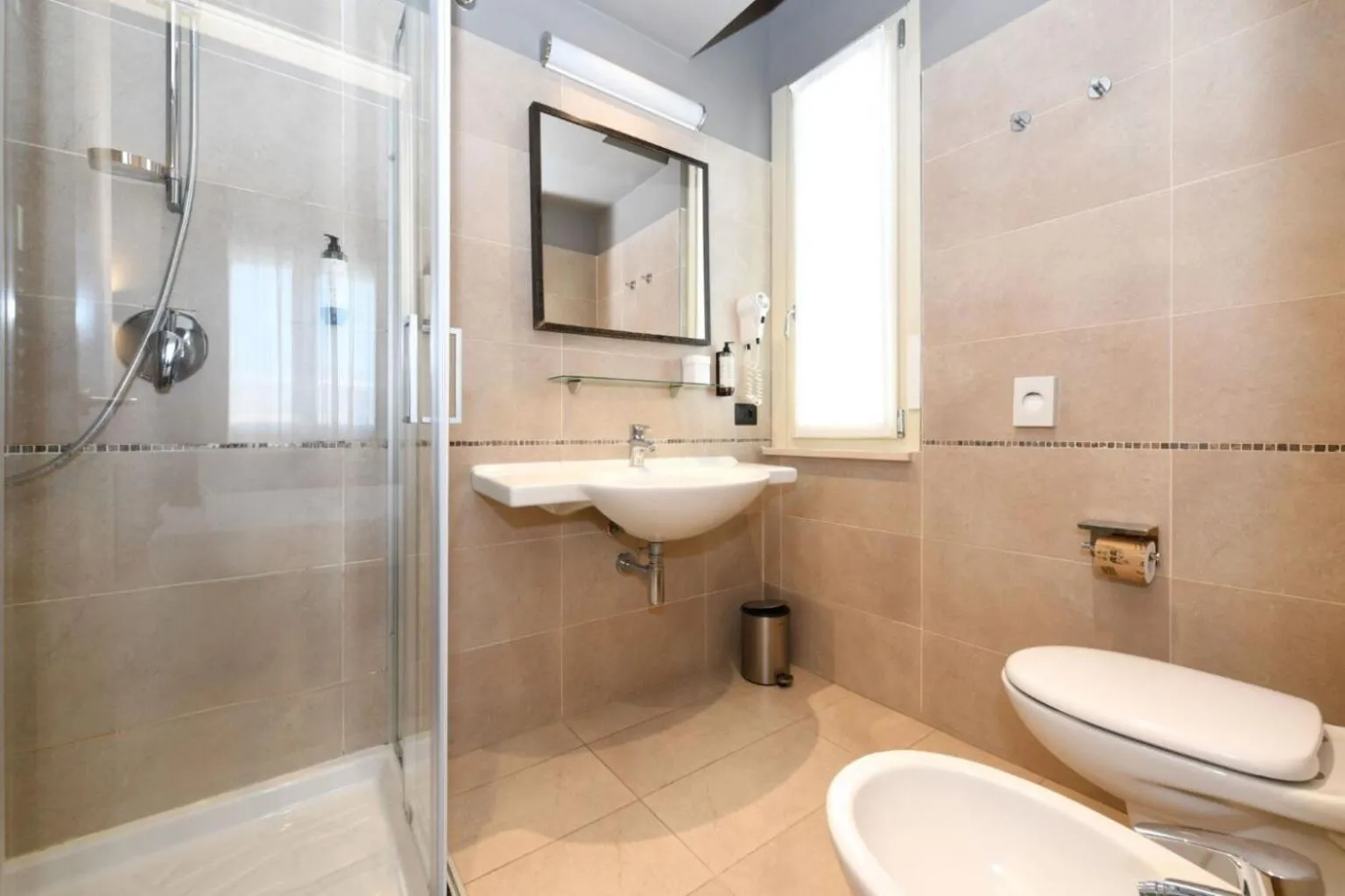 Shower in Best Western Hotel Arya