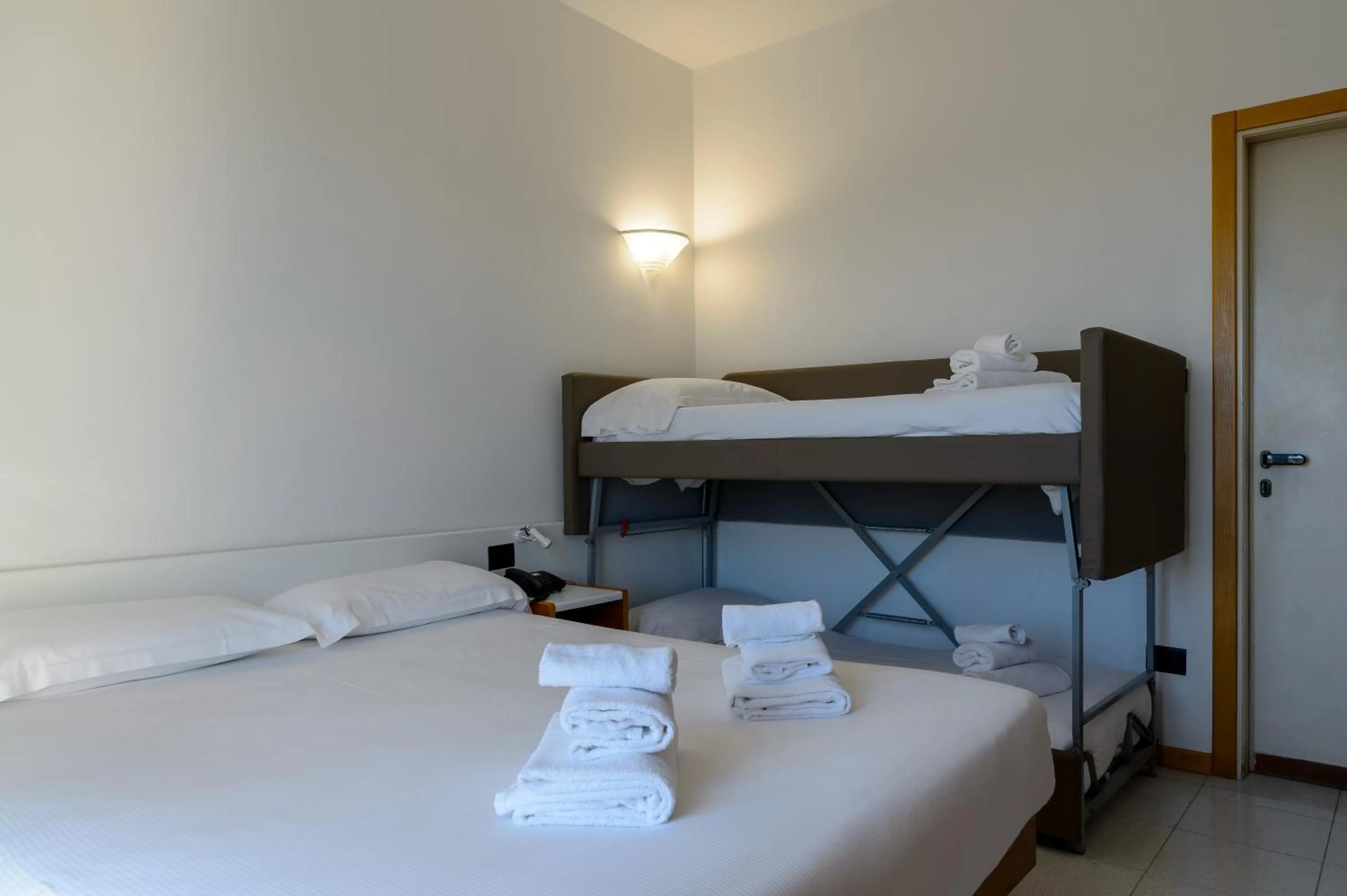 Double or Twin Room with Extra Bed in Hotel Arya by Mauro