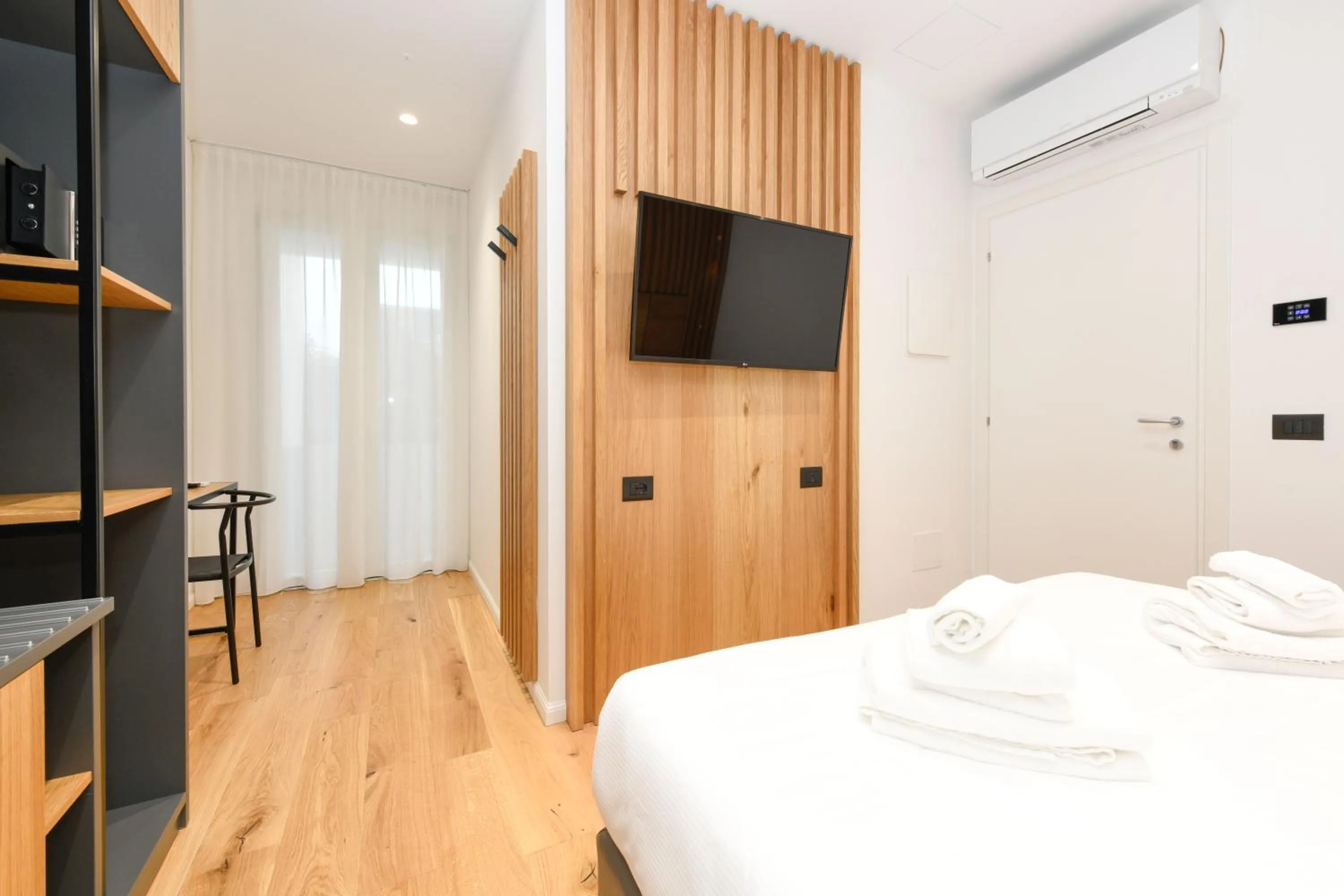 Bed in Best Western Hotel Arya