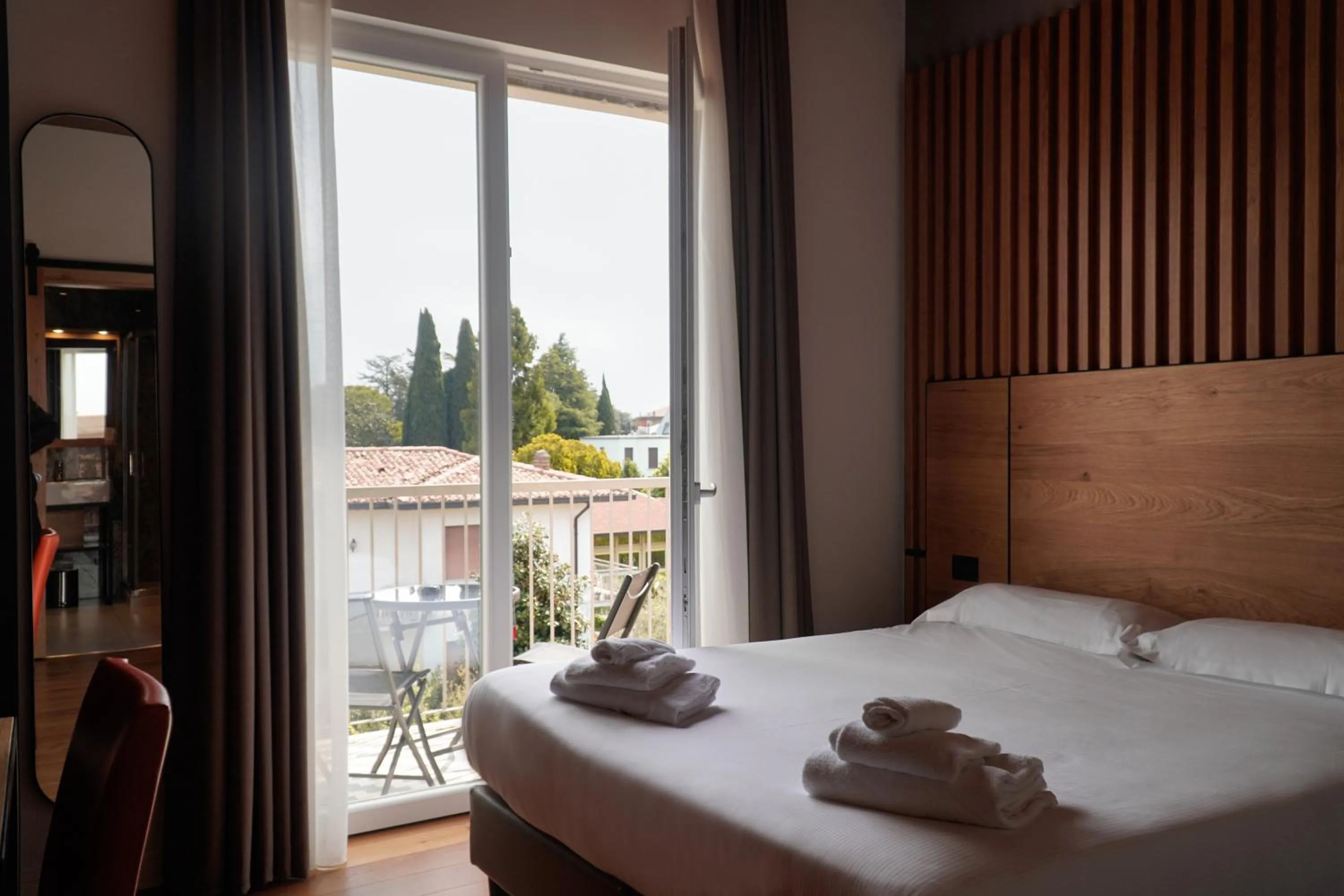 Bed in Best Western Hotel Arya