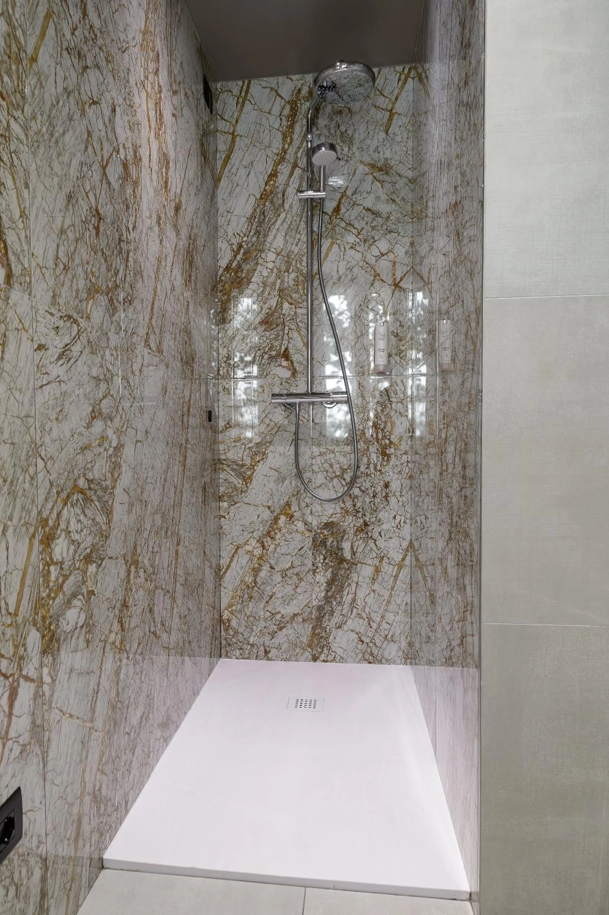 Shower in Best Western Hotel Arya