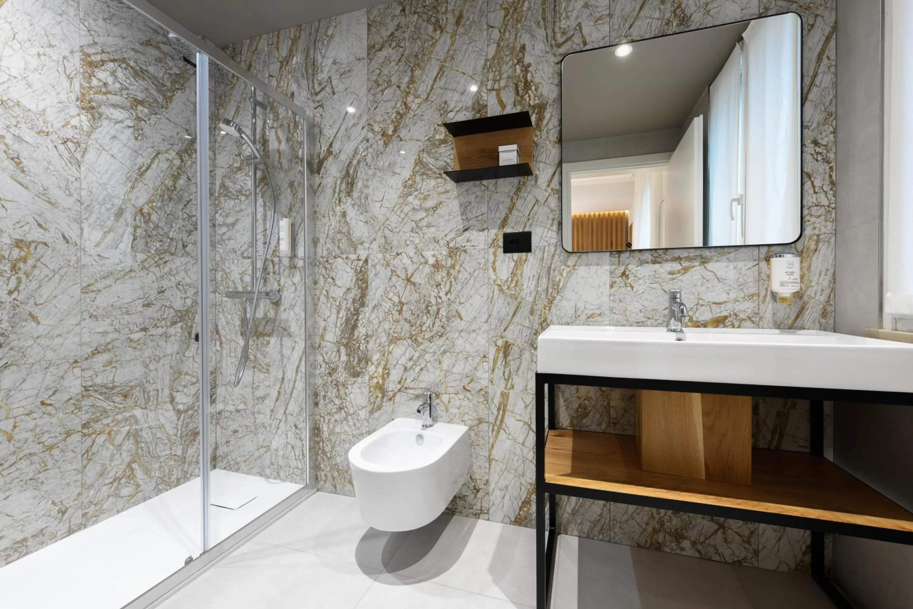 Shower in Best Western Hotel Arya