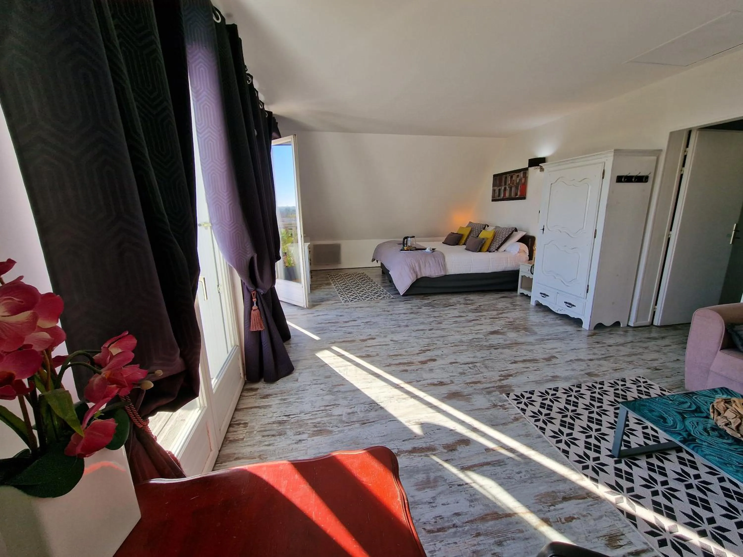 Photo of the whole room, Bed in Les Terrasses de Saumur - Hôtel & Appartements - Restaurant & Spa (Logis)