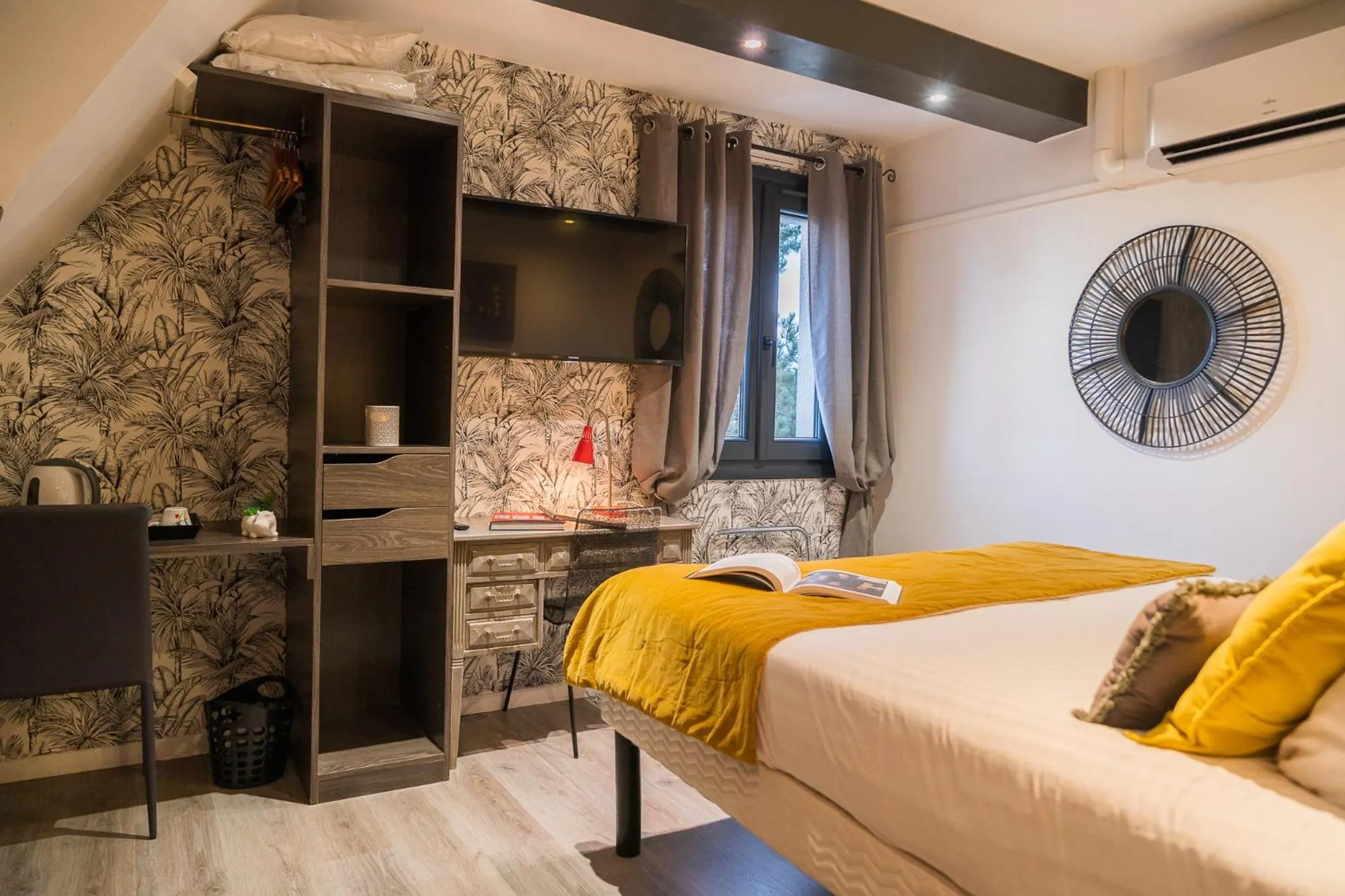 Photo of the whole room, Bed in Les Terrasses de Saumur - Hôtel & Appartements - Restaurant & Spa (Logis)