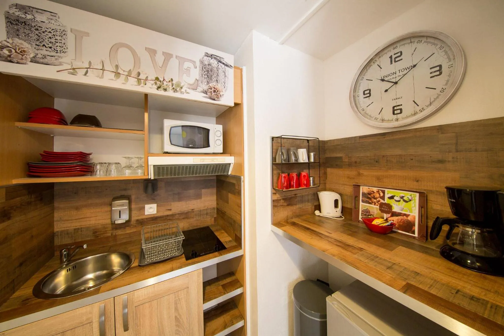 Kitchen or kitchenette in Les Terrasses de Saumur - Hôtel & Appartements - Restaurant & Spa (Logis)