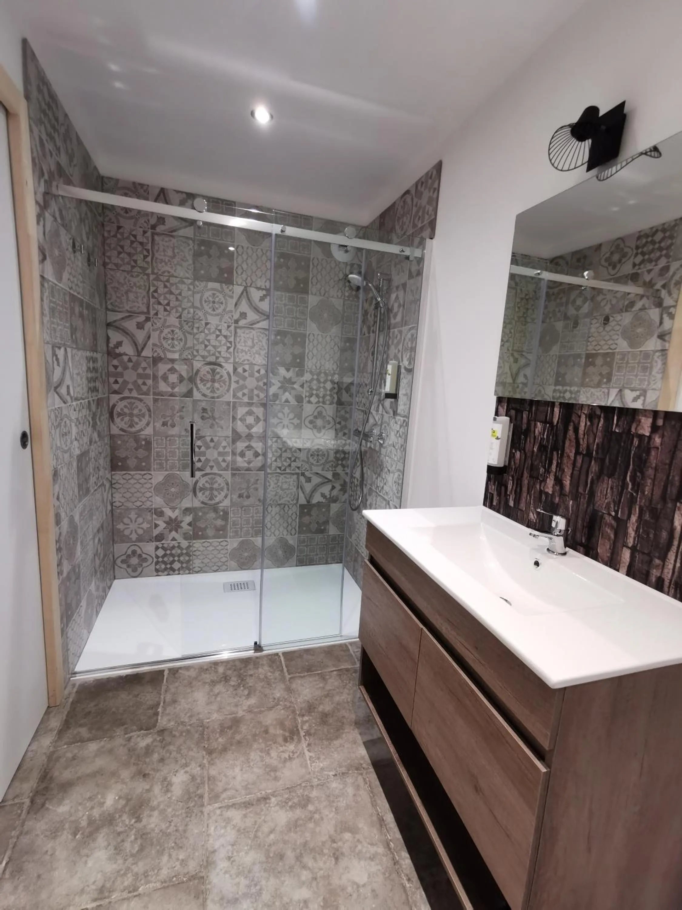 Bathroom in Les Terrasses de Saumur - Hôtel & Appartements - Restaurant & Spa (Logis)