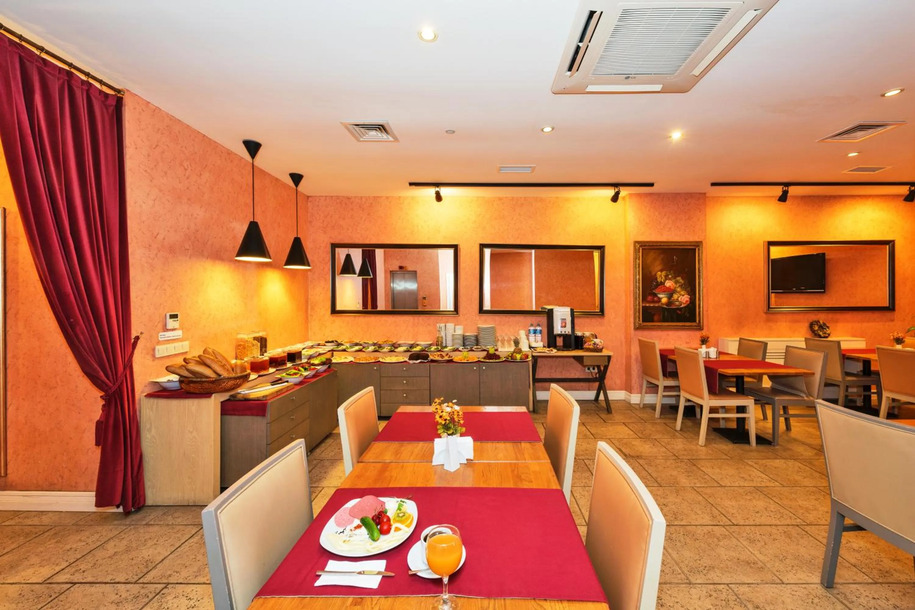 Restaurant/places to eat in Agora Life Hotel - Special Class