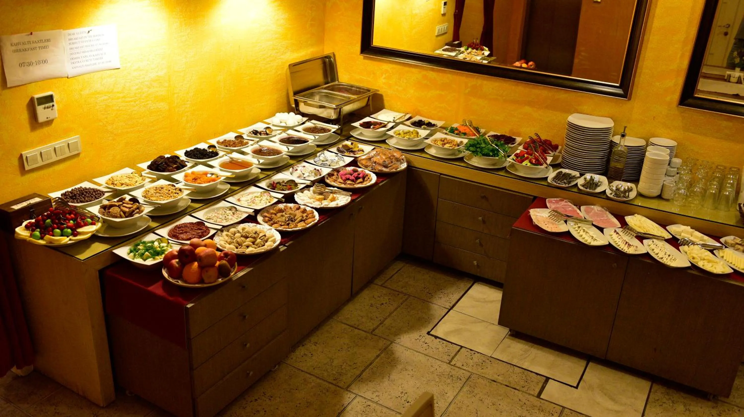 Restaurant/places to eat in Agora Life Hotel - Special Class