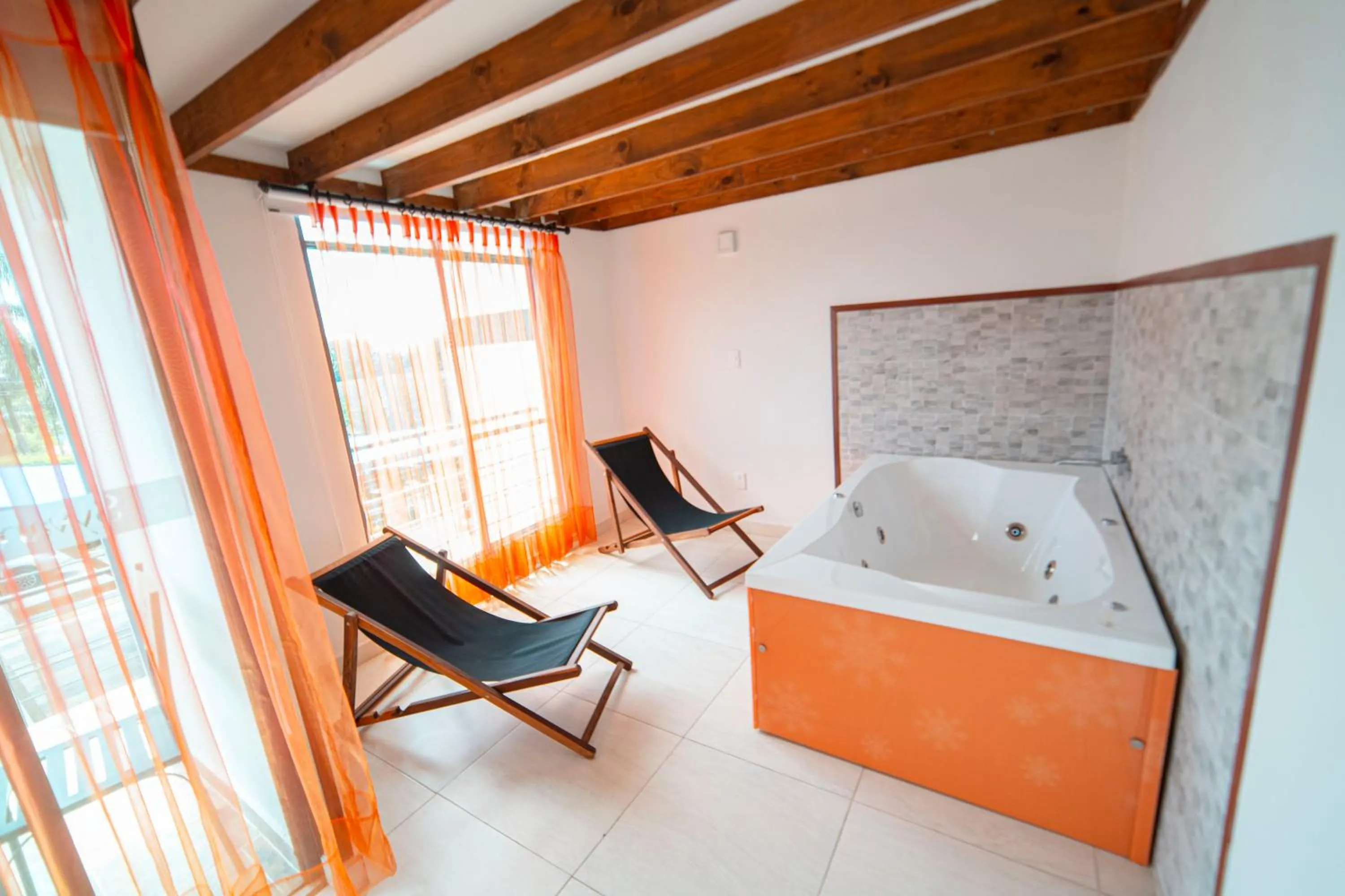 Hot Tub in Hotel Syvanna Wellness and Spa